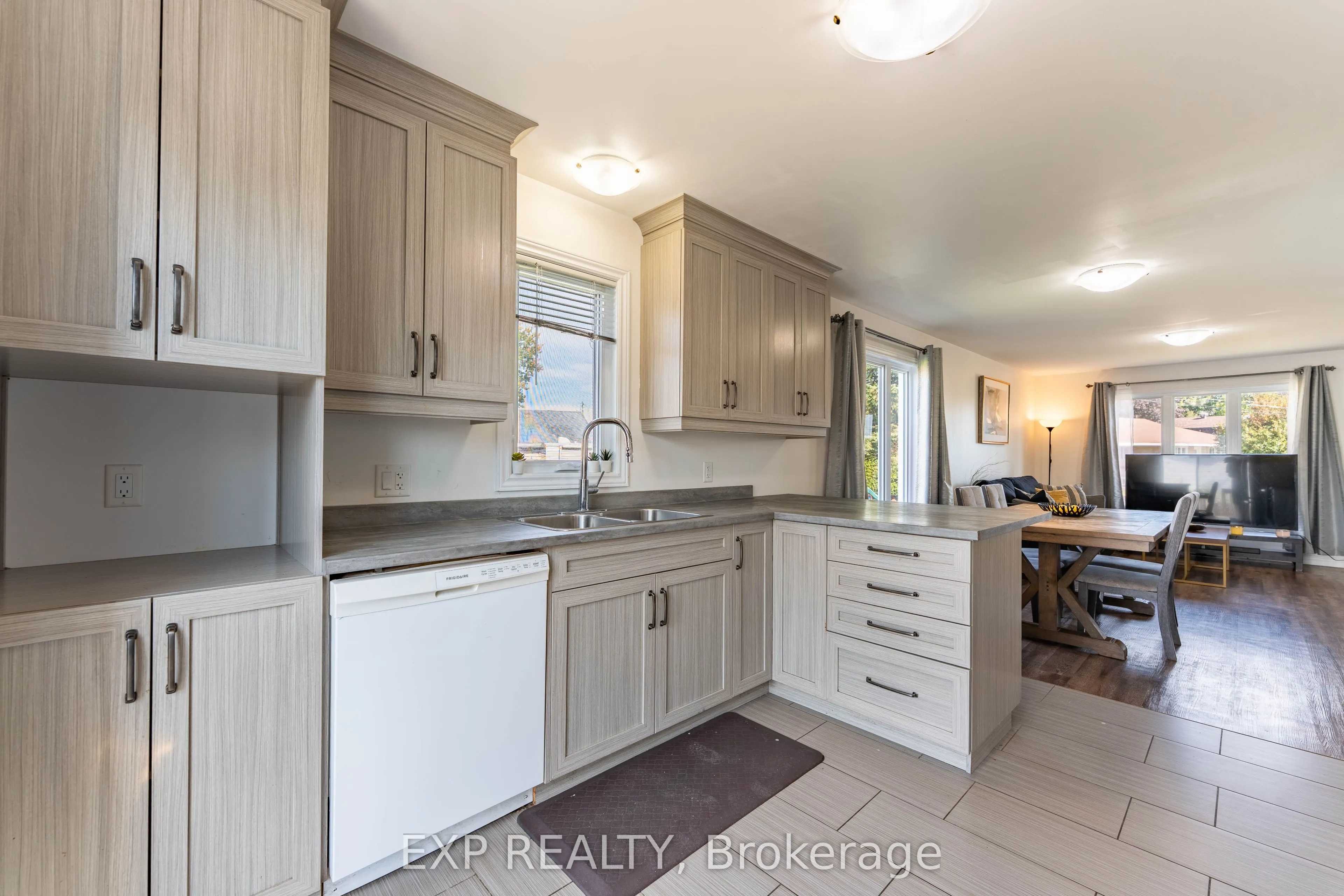 11 Place Madeleine Place