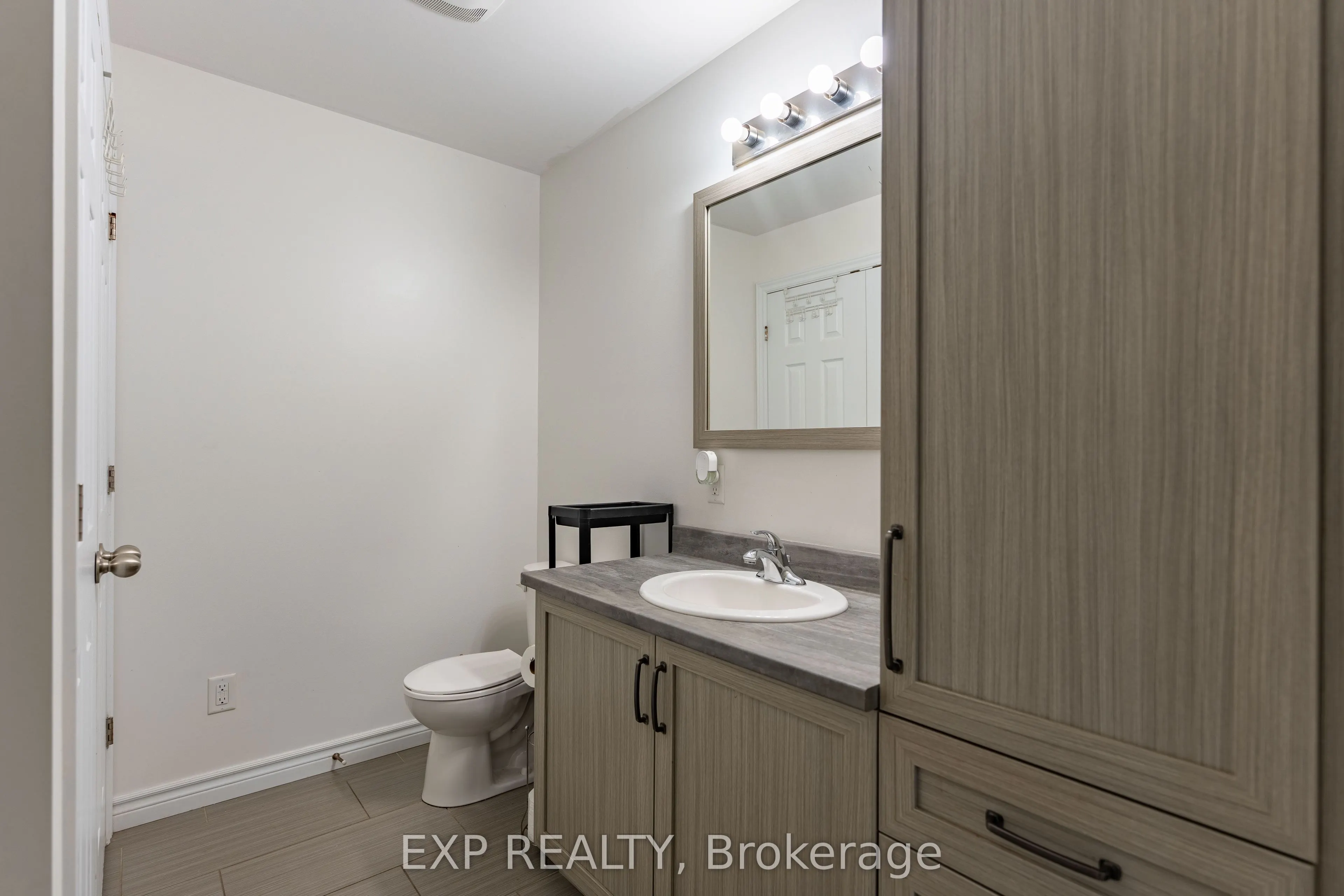 11 Place Madeleine Place