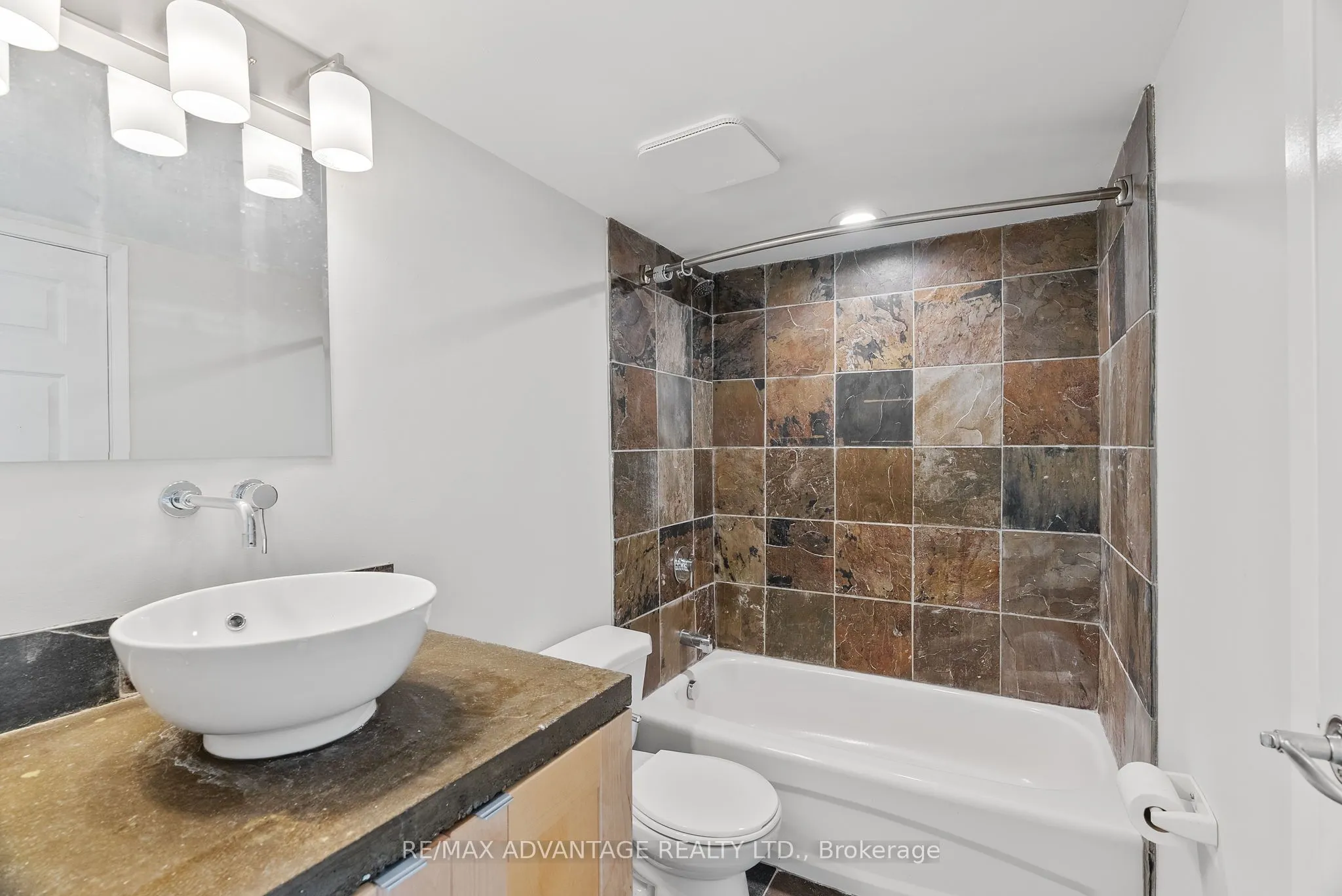 7 Picton Street, #704