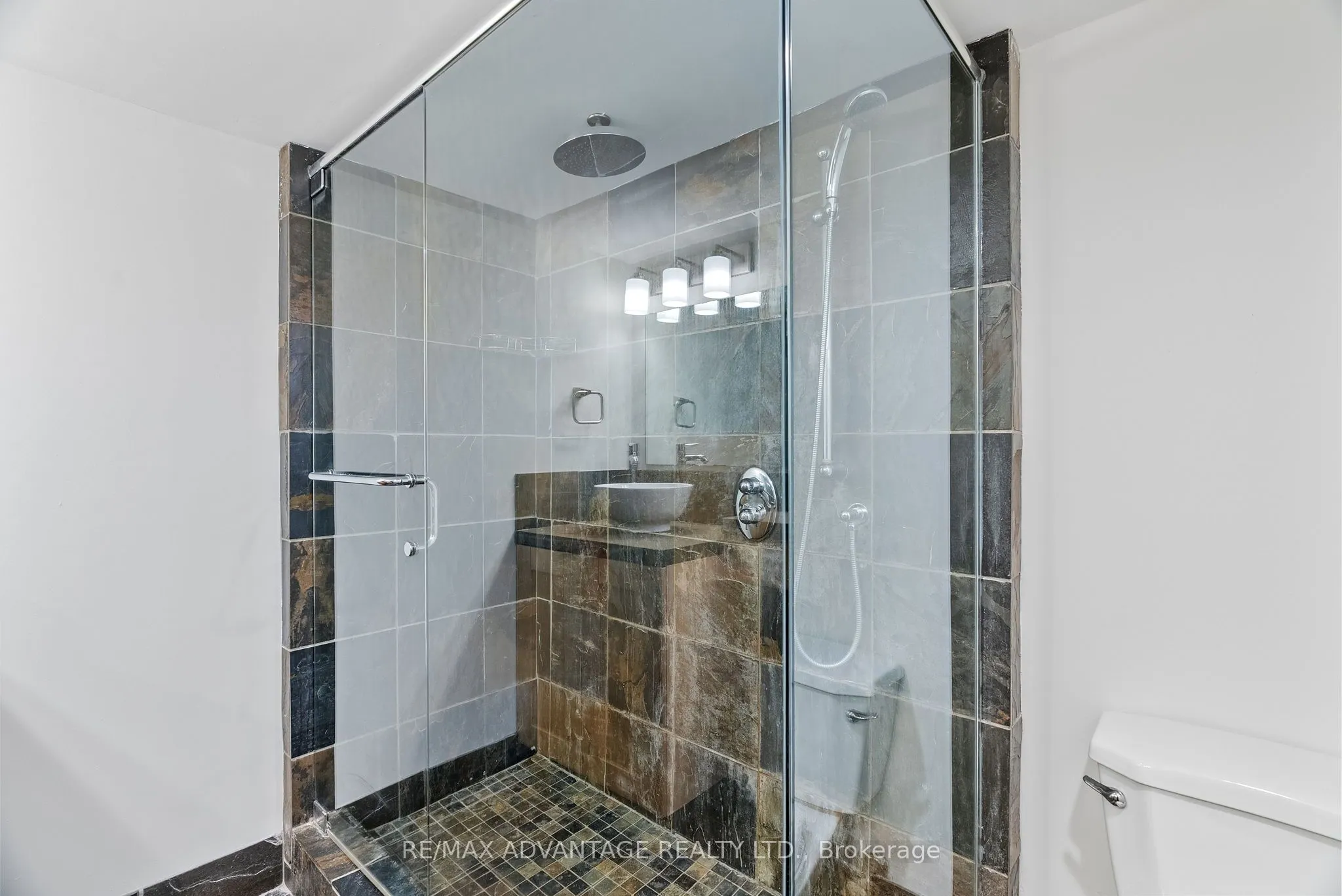 7 Picton Street, #704