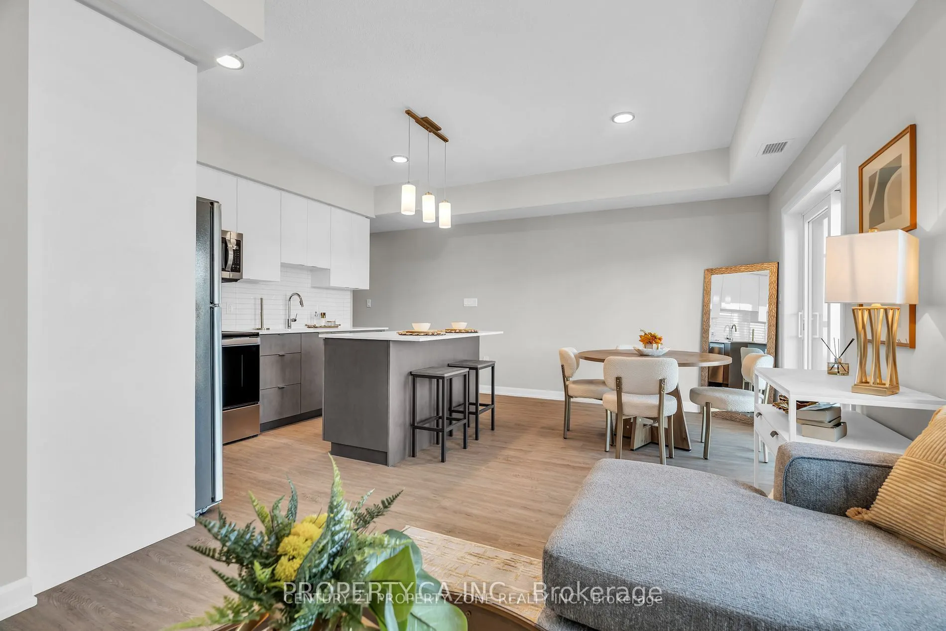 708 Woolwich Street, #113