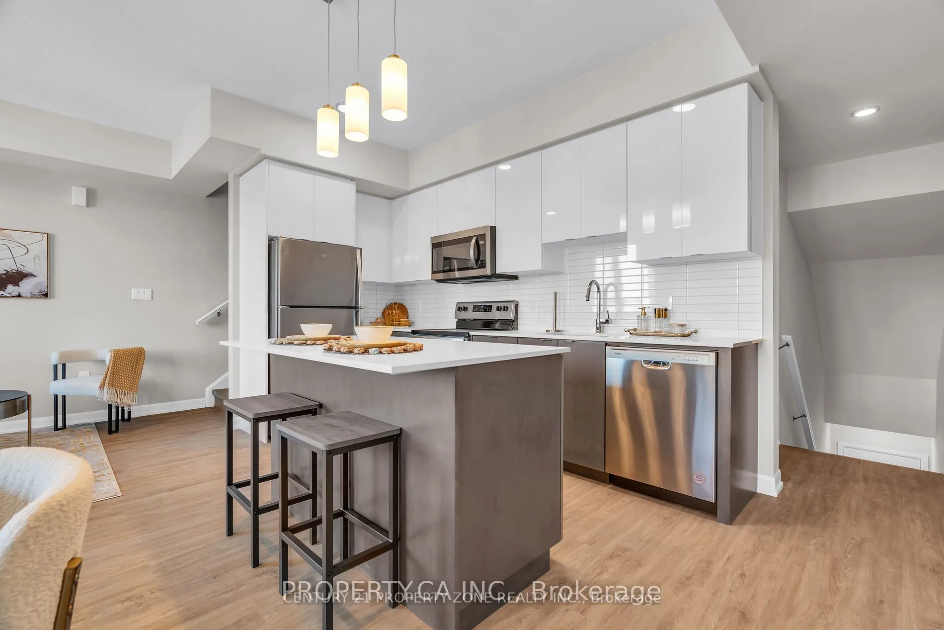 708 Woolwich Street, #113