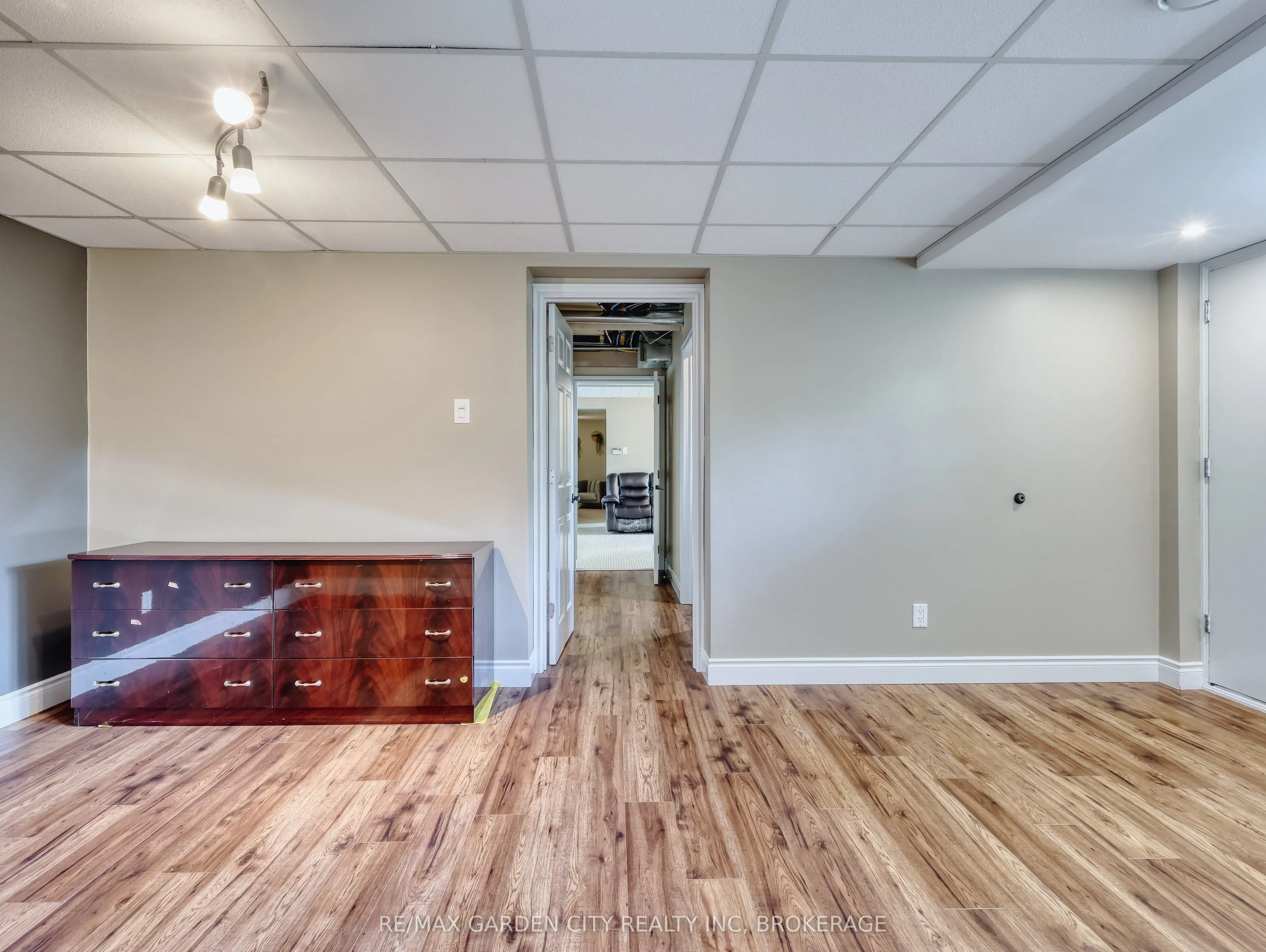 28 MARSDALE Drive