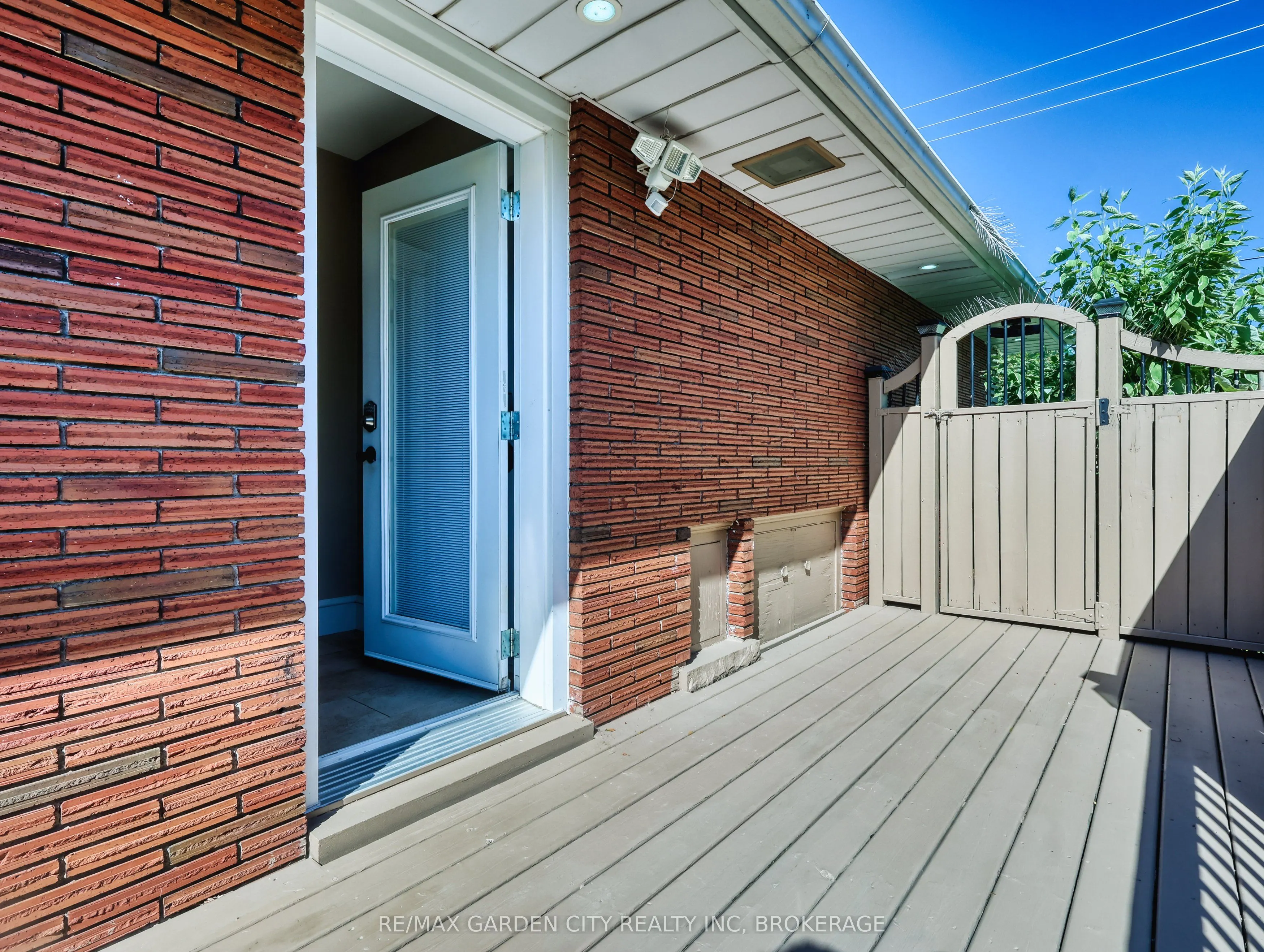 28 MARSDALE Drive