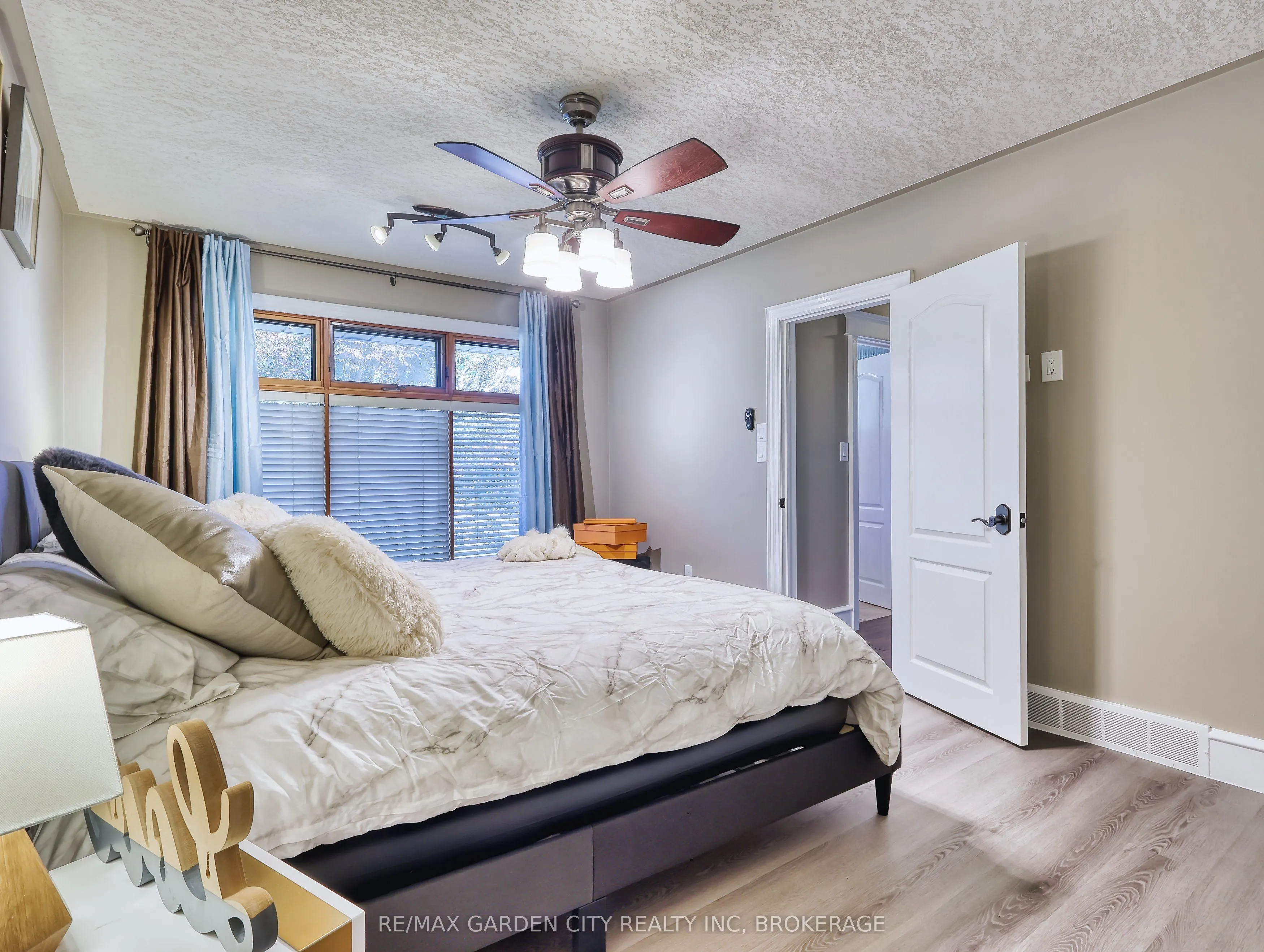 28 MARSDALE Drive