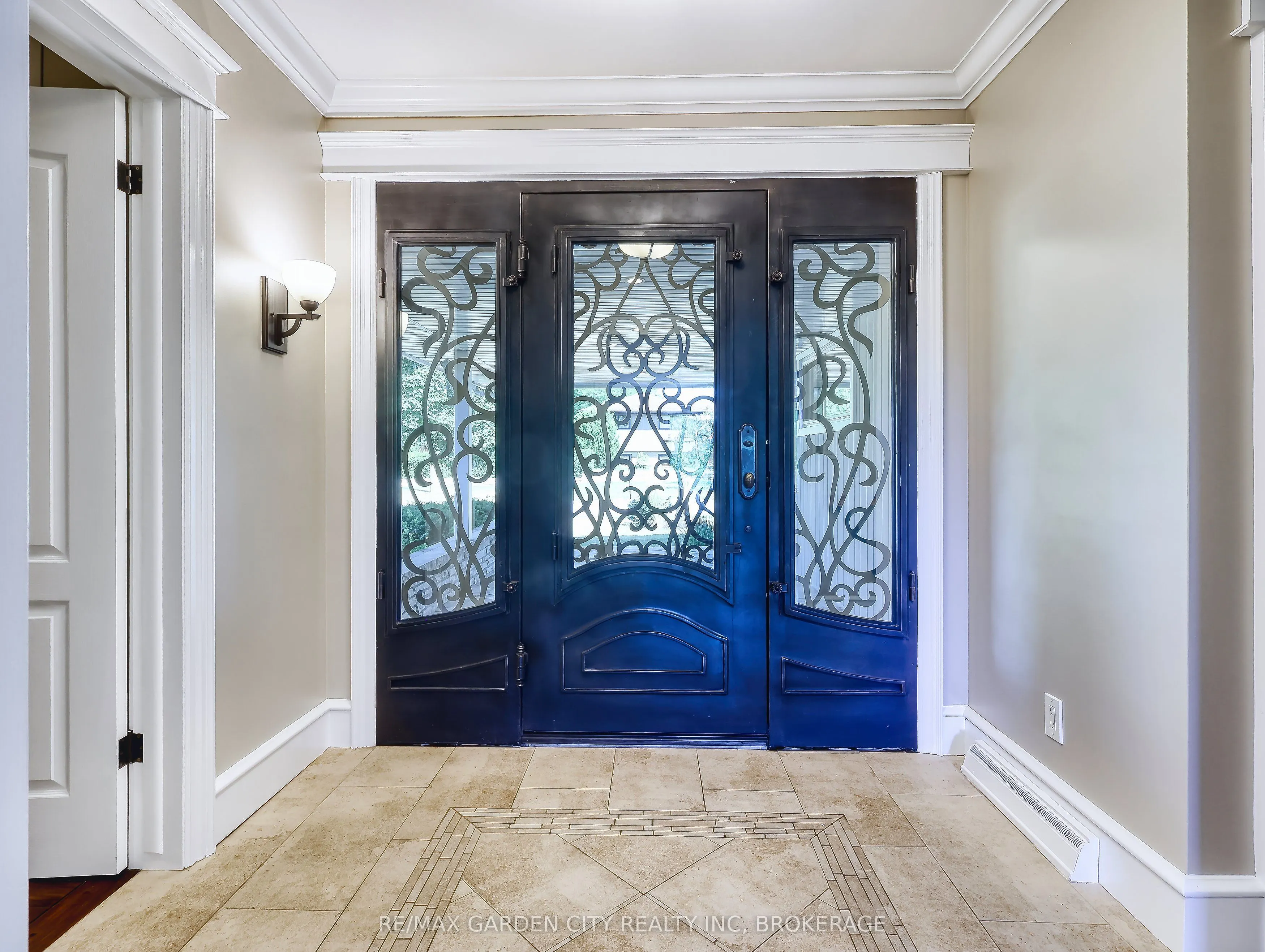 28 MARSDALE Drive