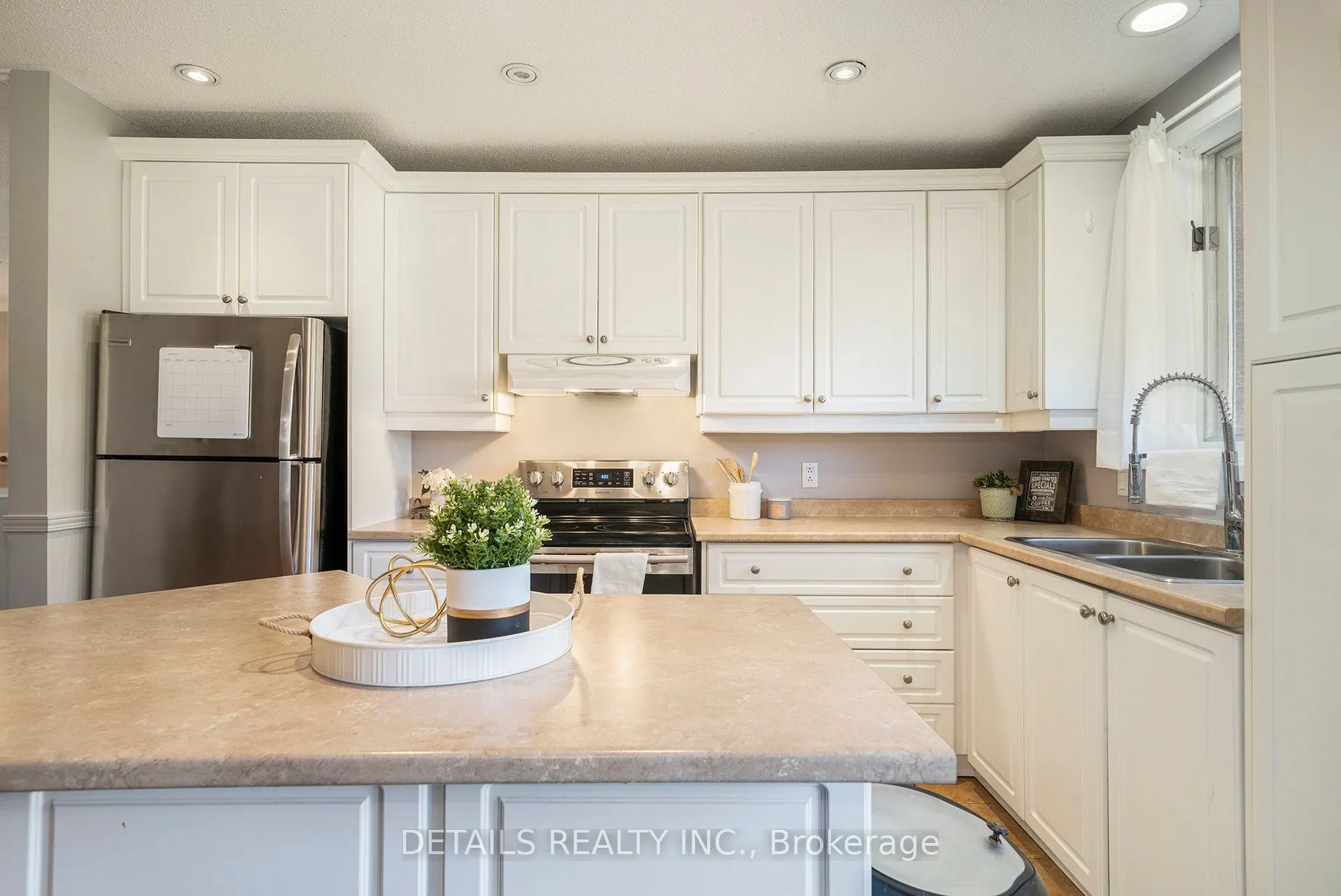 2298 James Craig Street