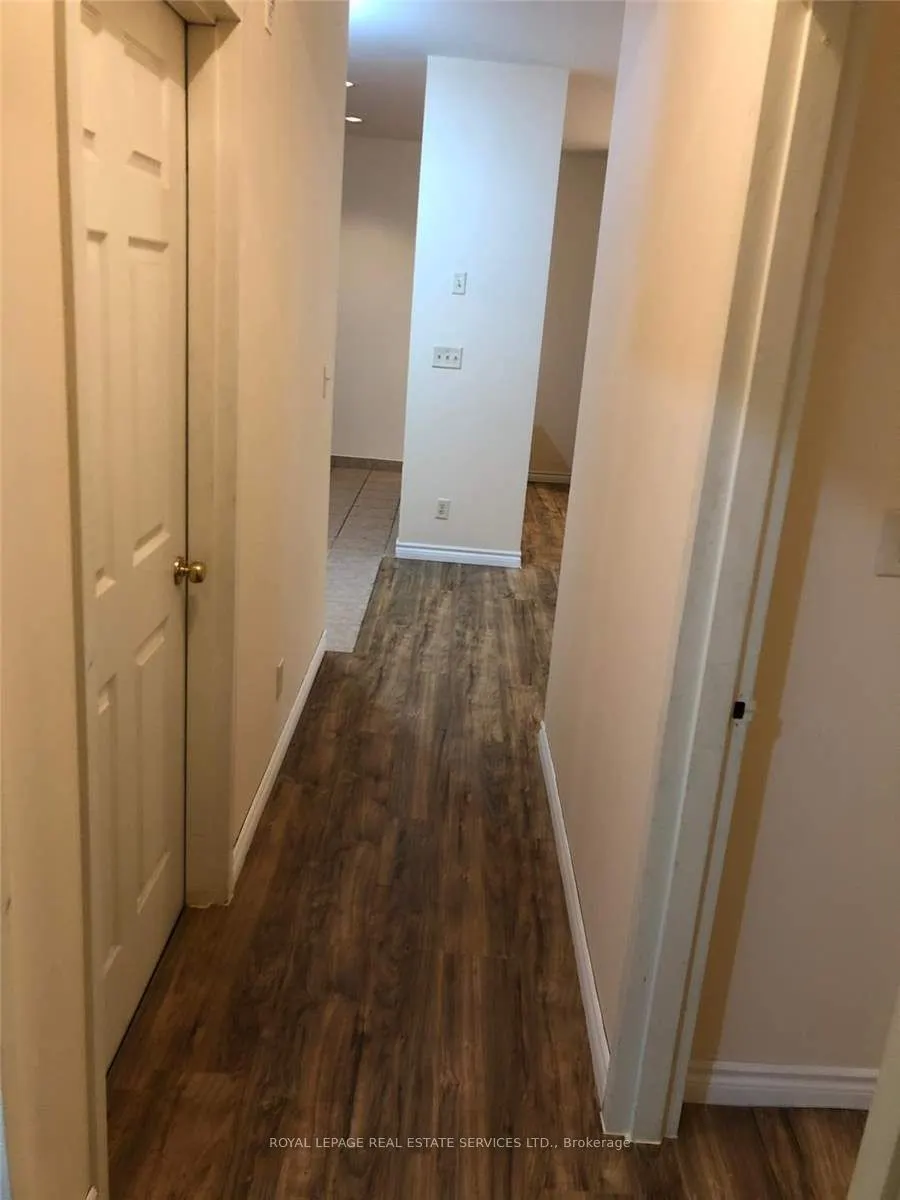 51 Wyndham Street N, #303