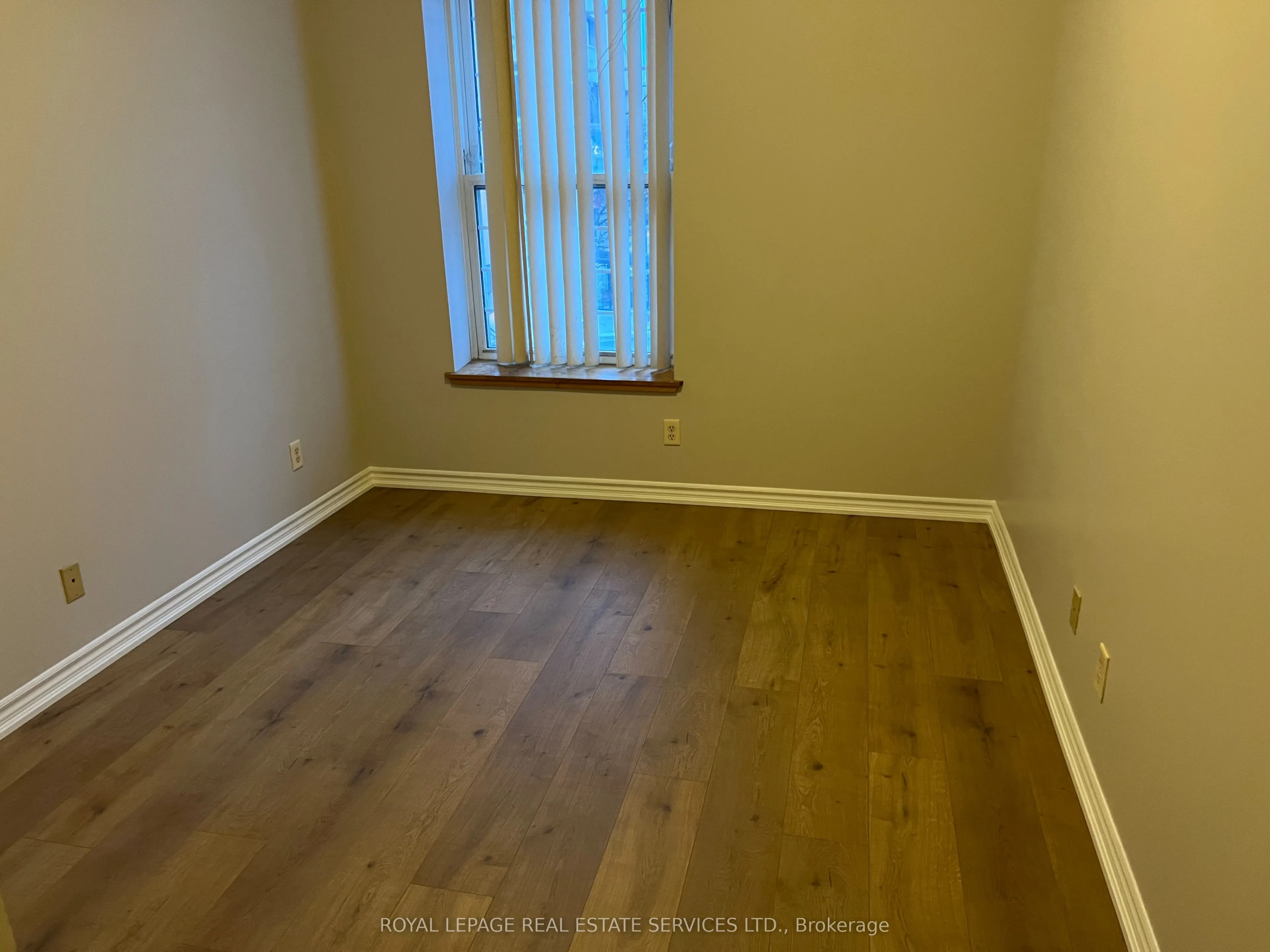 51 Wyndham Street N, #303