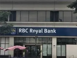 51 Wyndham Street N, #303