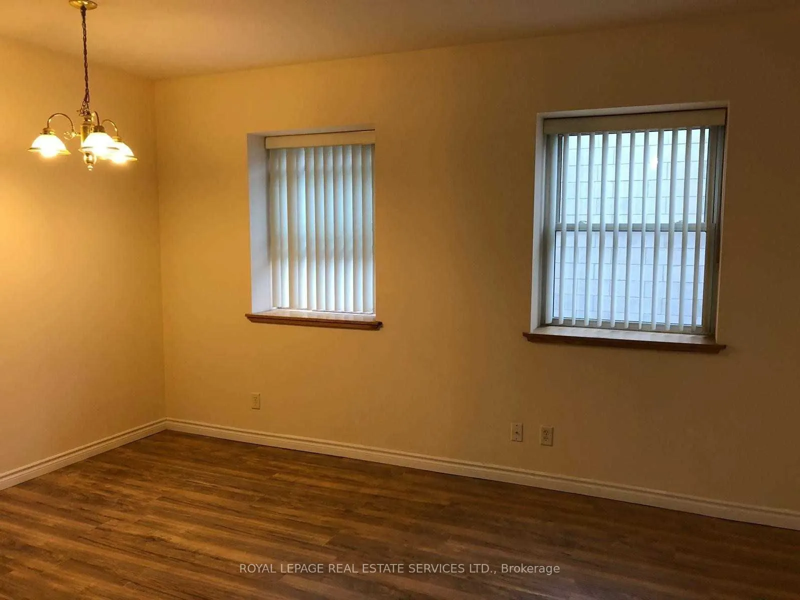 51 Wyndham Street N, #303