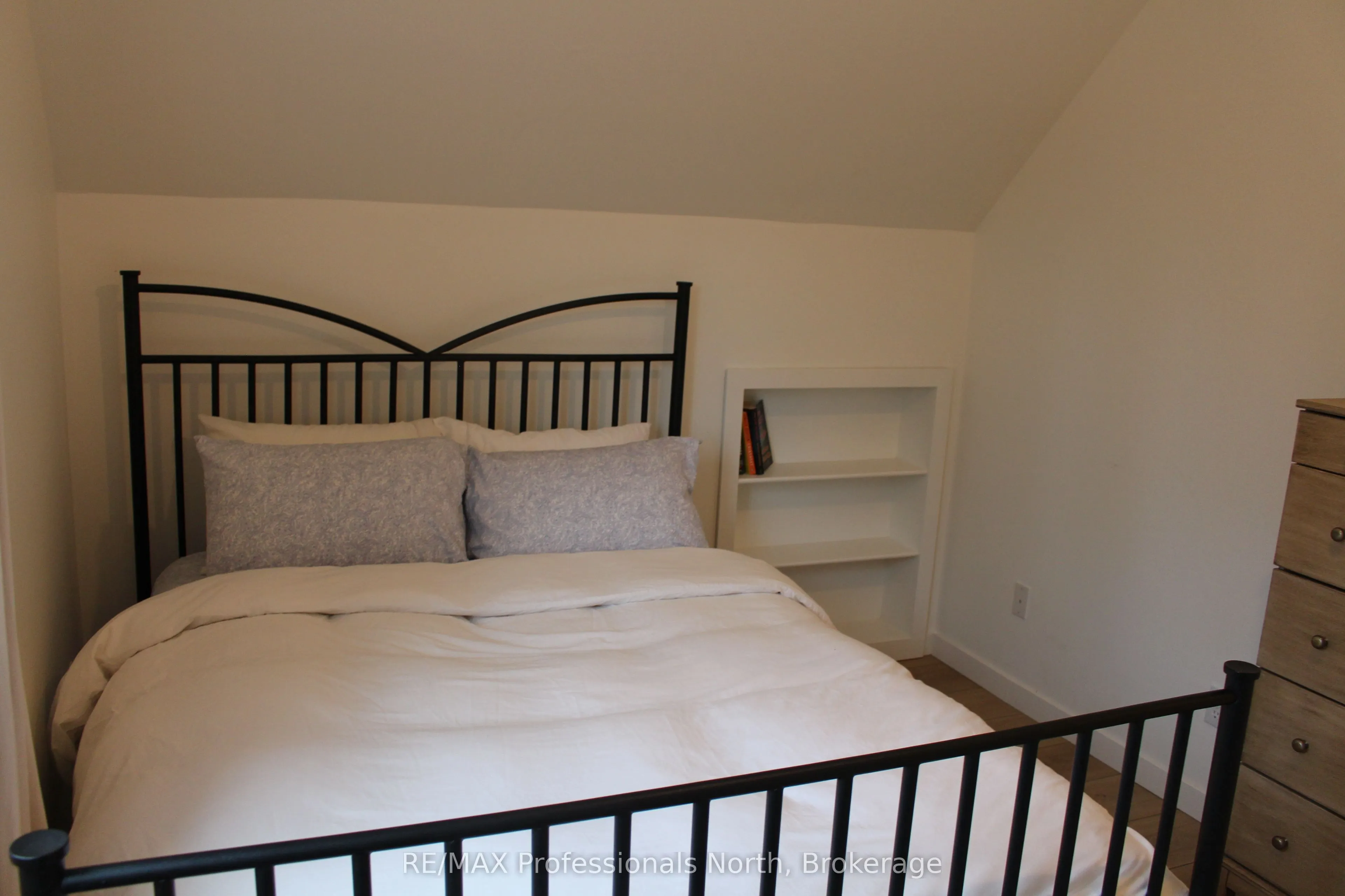 1121 Old Donald Road N