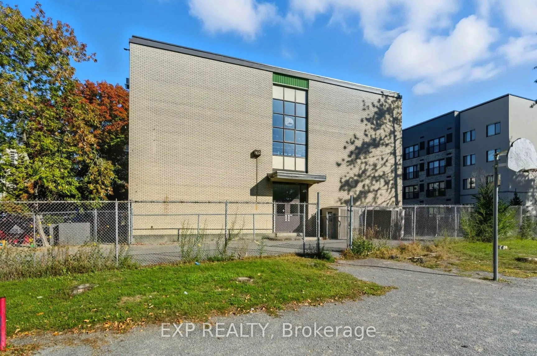 641 Sladen Avenue, #2nd & 3rd Floor