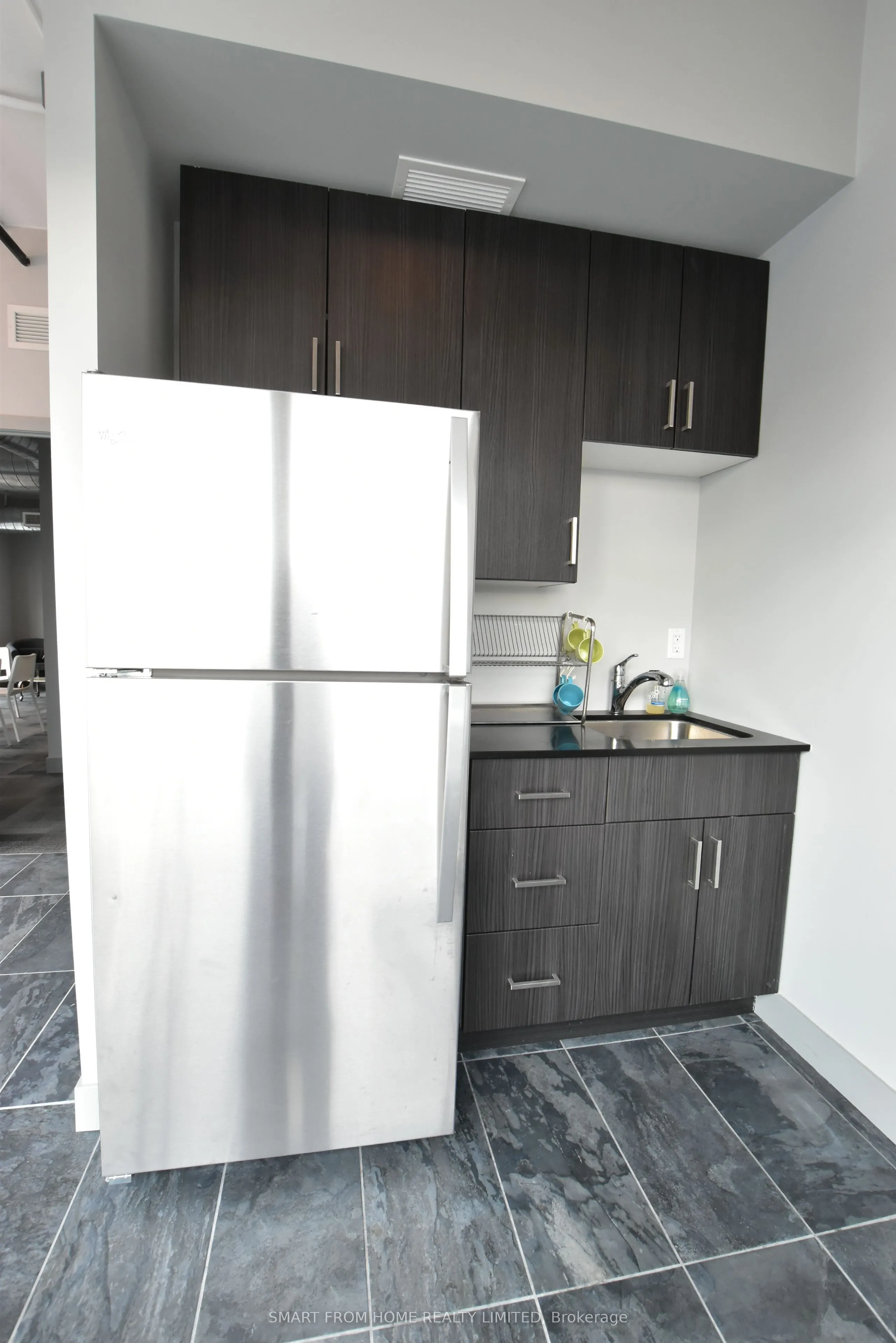 1 VICTORIA Street, #210