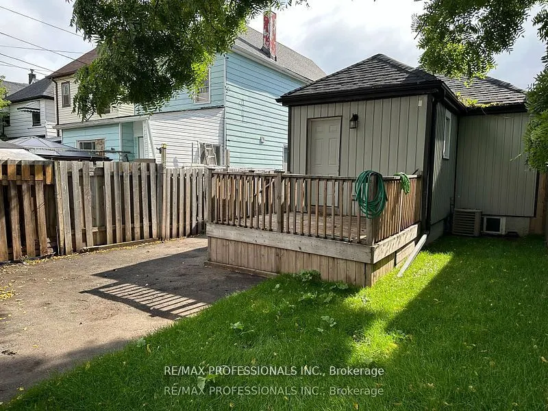 167.5 Grosvenor Avenue N, #Upper