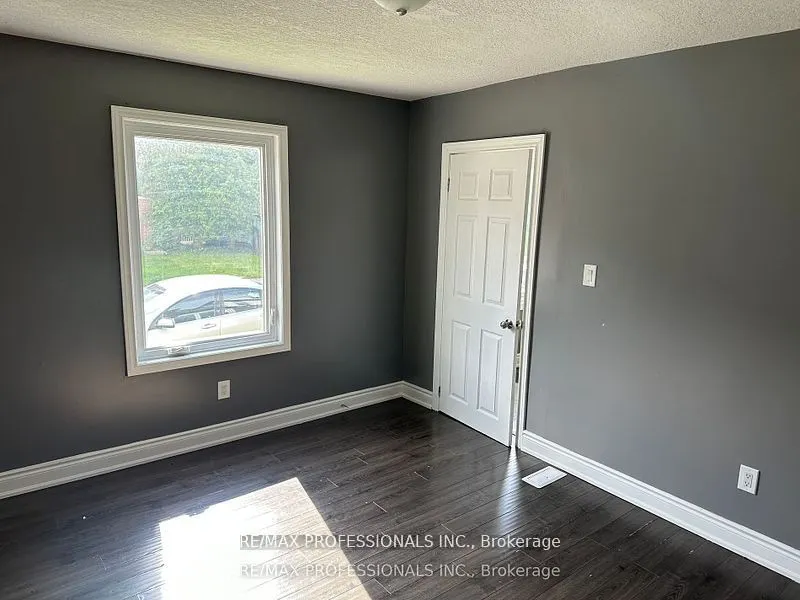 167.5 Grosvenor Avenue N, #Upper