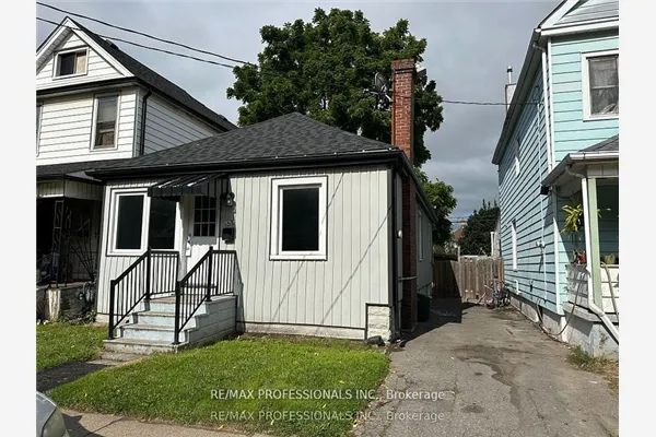 167.5 Grosvenor Avenue N, #Upper