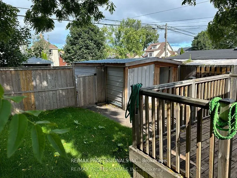 167.5 Grosvenor Avenue N, #Upper