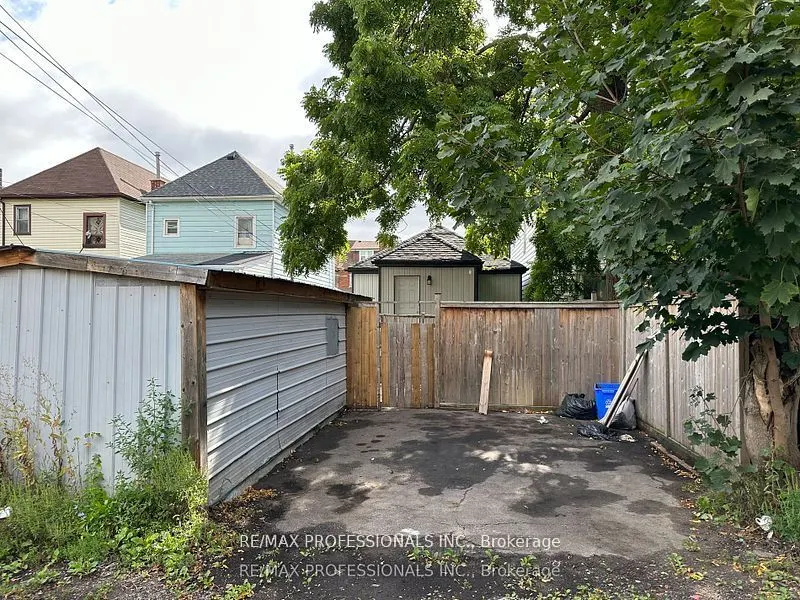 167.5 Grosvenor Avenue N, #Upper