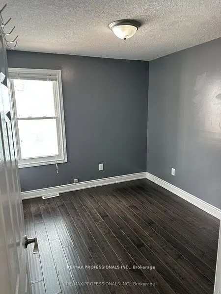 167.5 Grosvenor Avenue N, #Upper