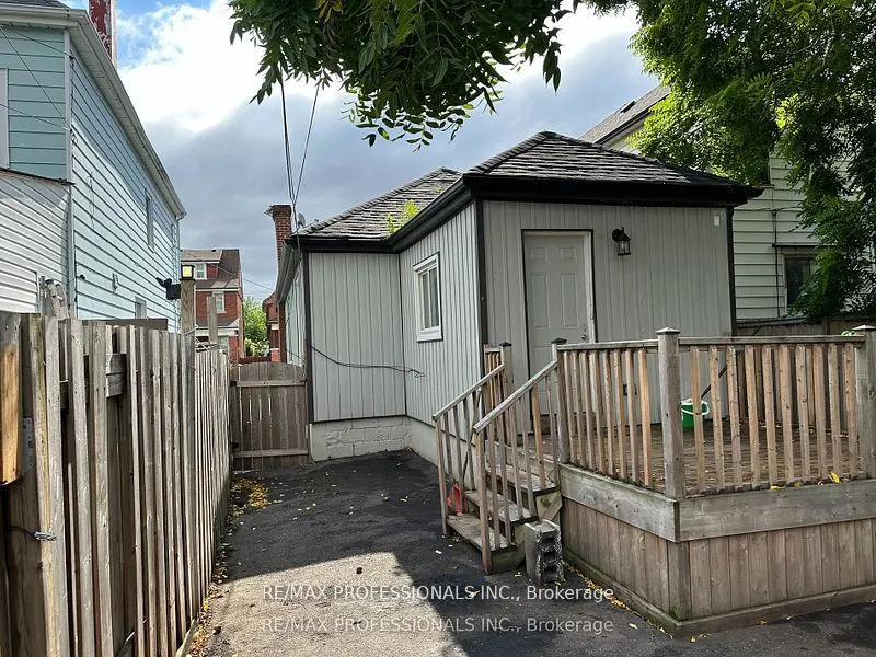 167.5 Grosvenor Avenue N, #Upper