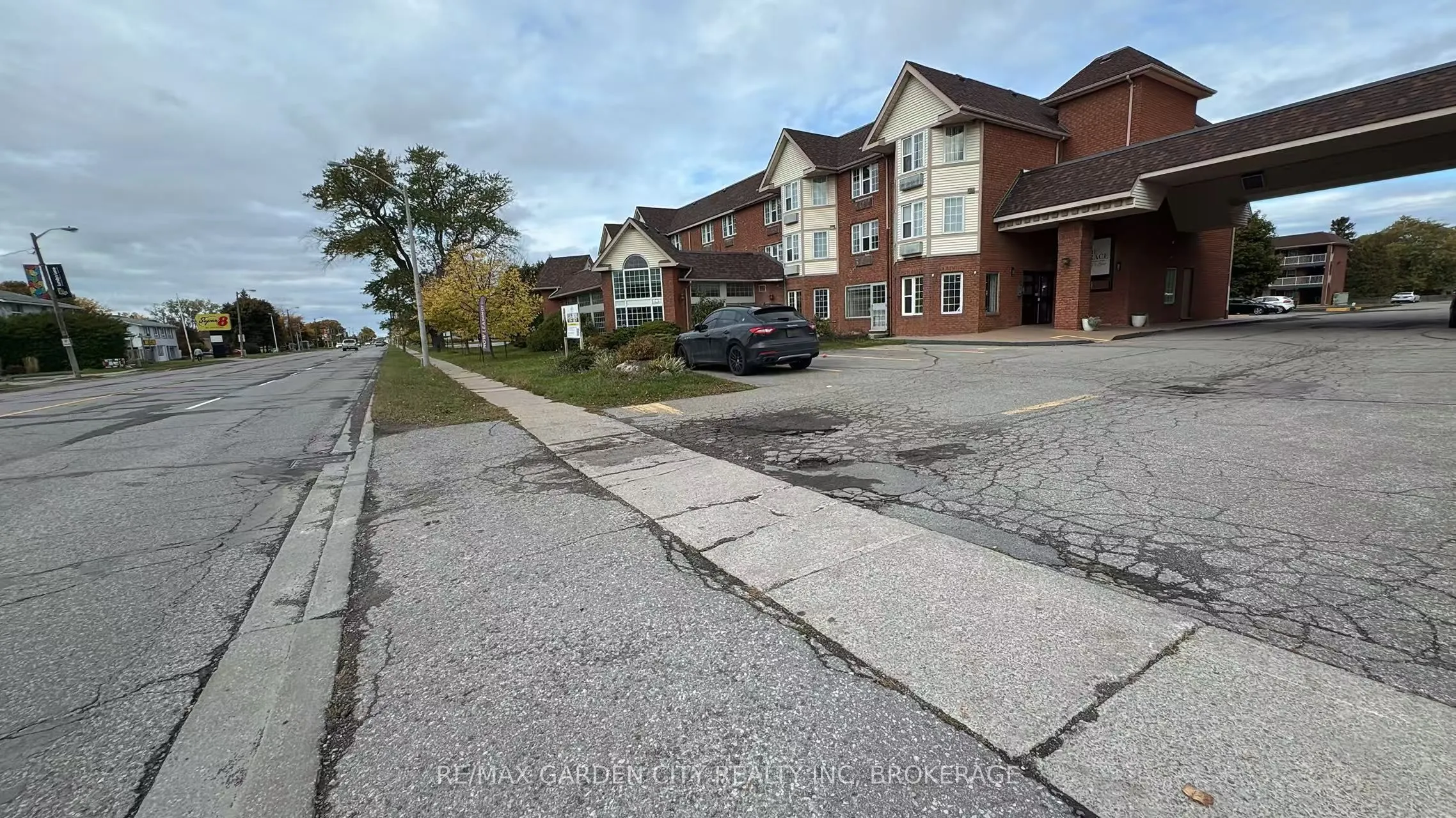 7737 Lundy's Lane, #Commercial Unit