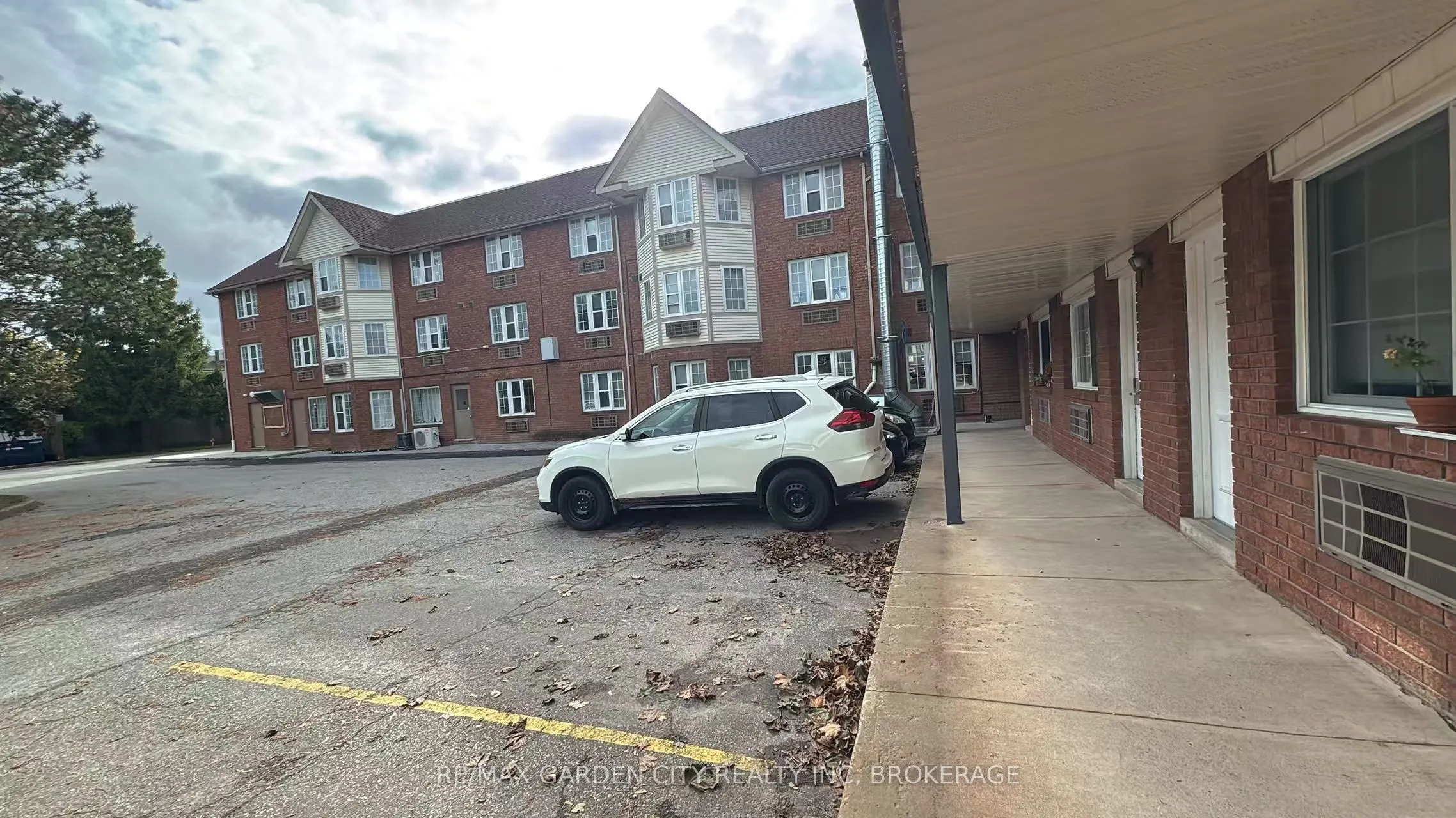 7737 Lundy's Lane, #Commercial Unit