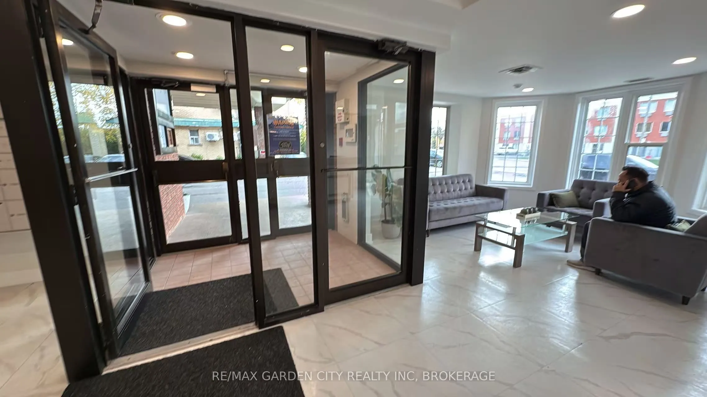 7737 Lundy's Lane, #Commercial Unit