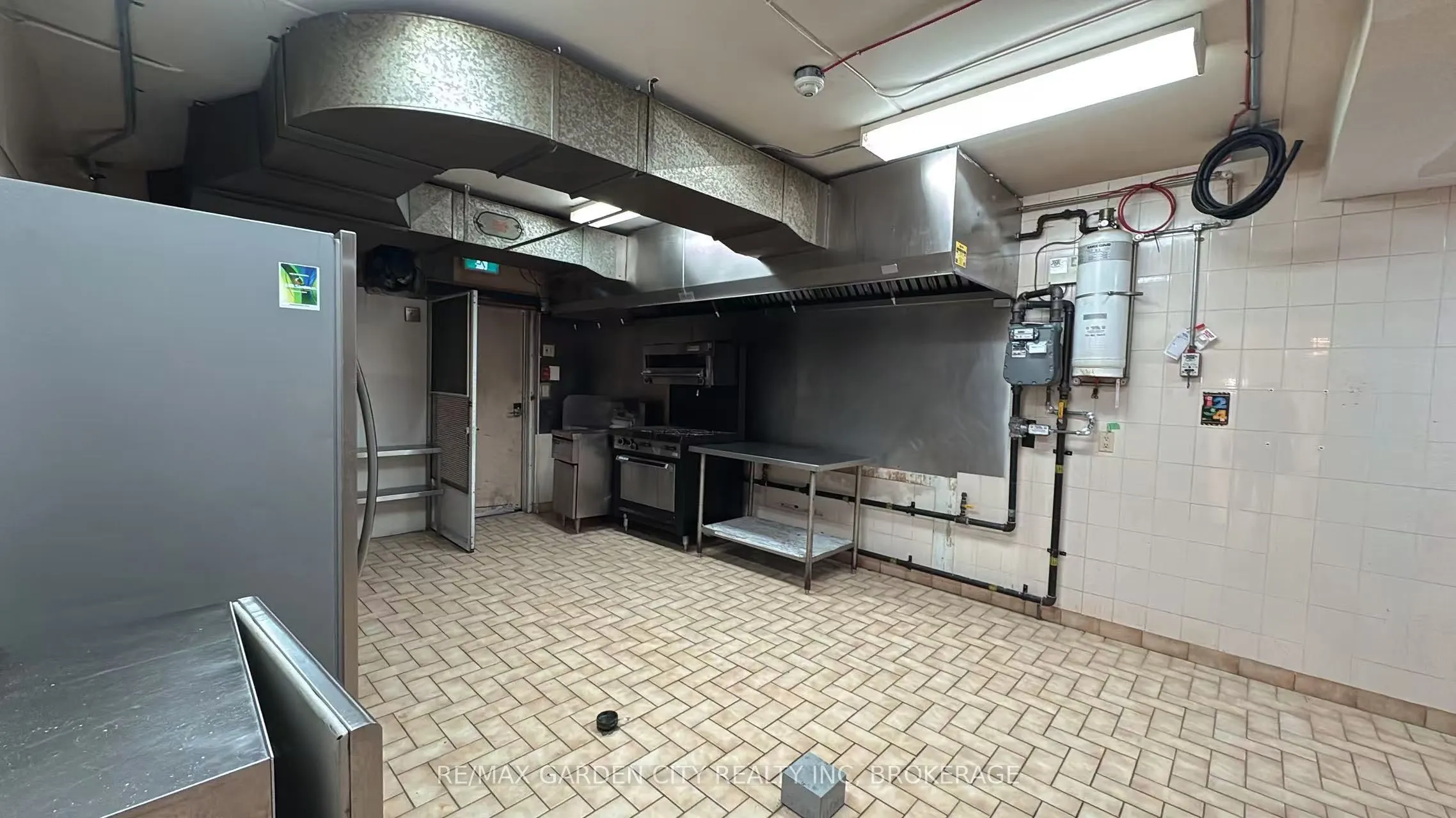 7737 Lundy's Lane, #Commercial Unit