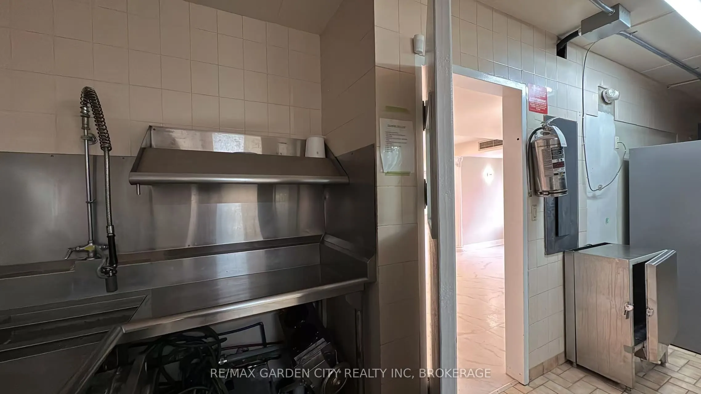 7737 Lundy's Lane, #Commercial Unit