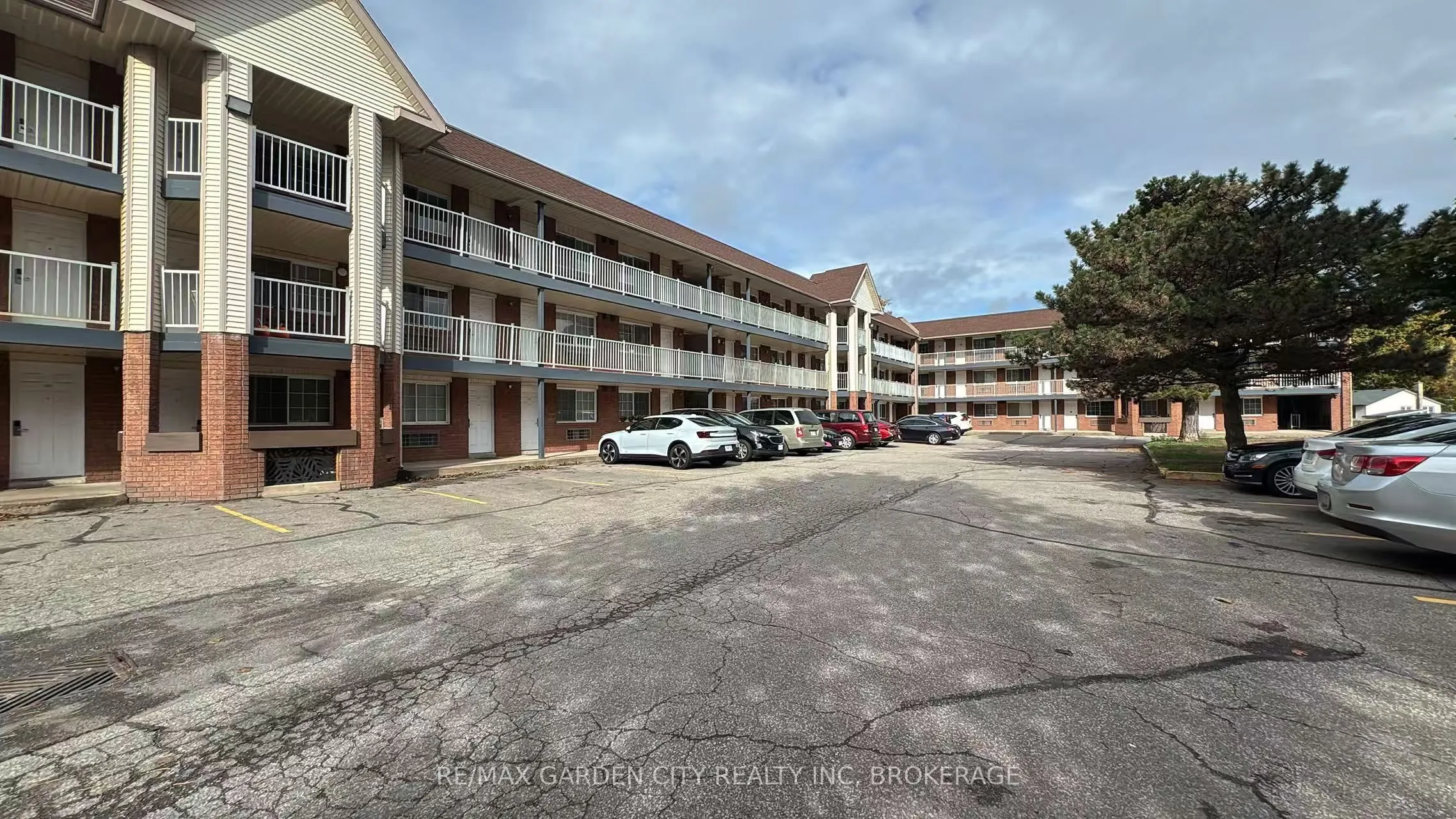 7737 Lundy's Lane, #Commercial Unit