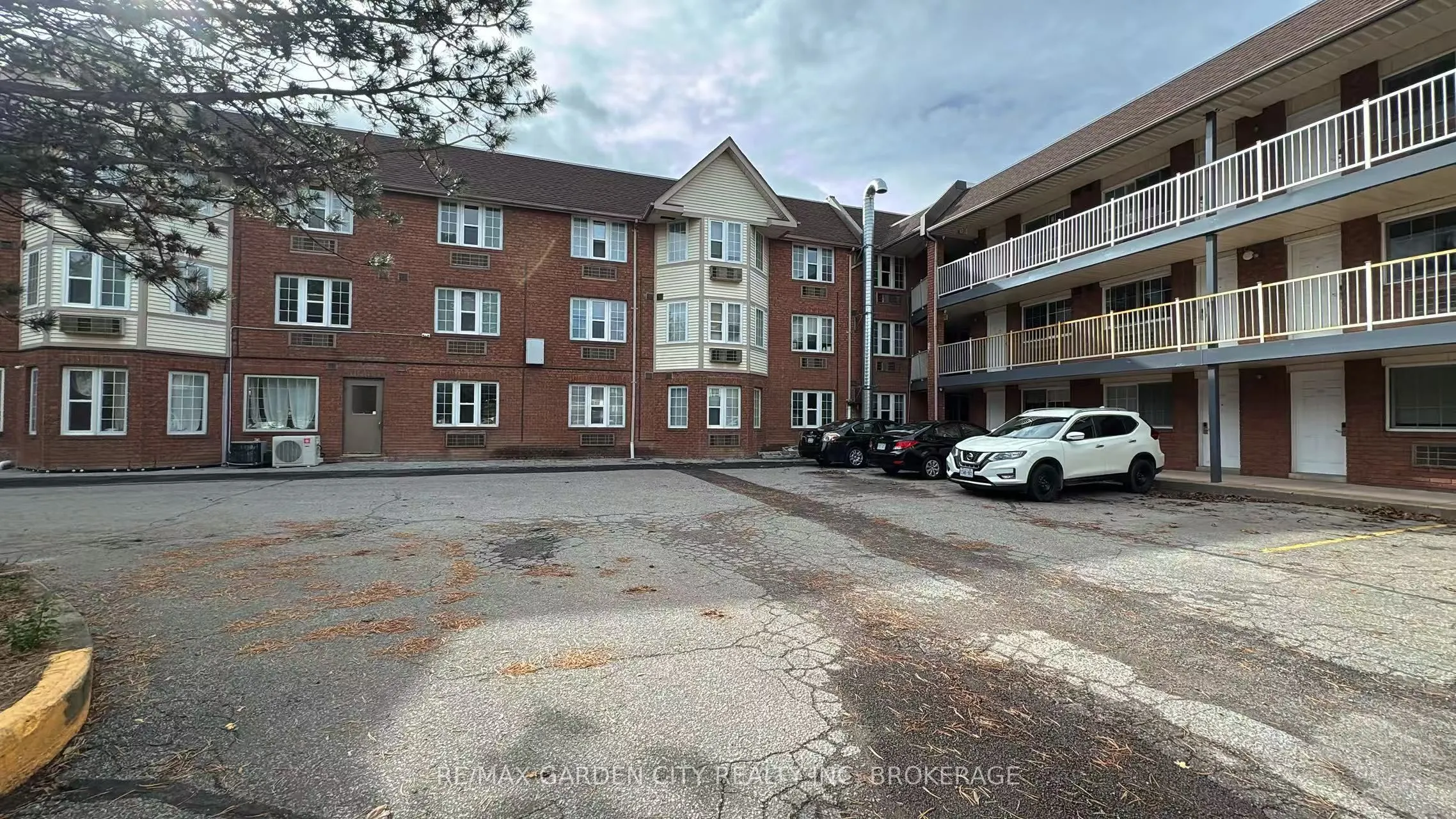 7737 Lundy's Lane, #Commercial Unit