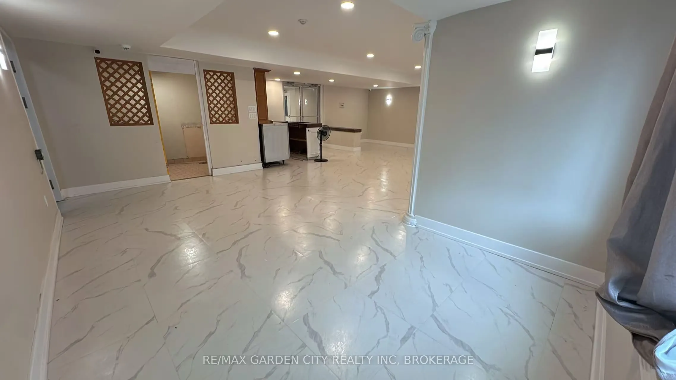 7737 Lundy's Lane, #Commercial Unit