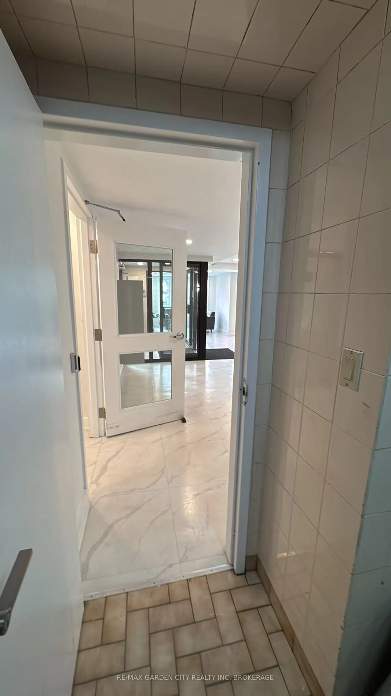 7737 Lundy's Lane, #Commercial Unit