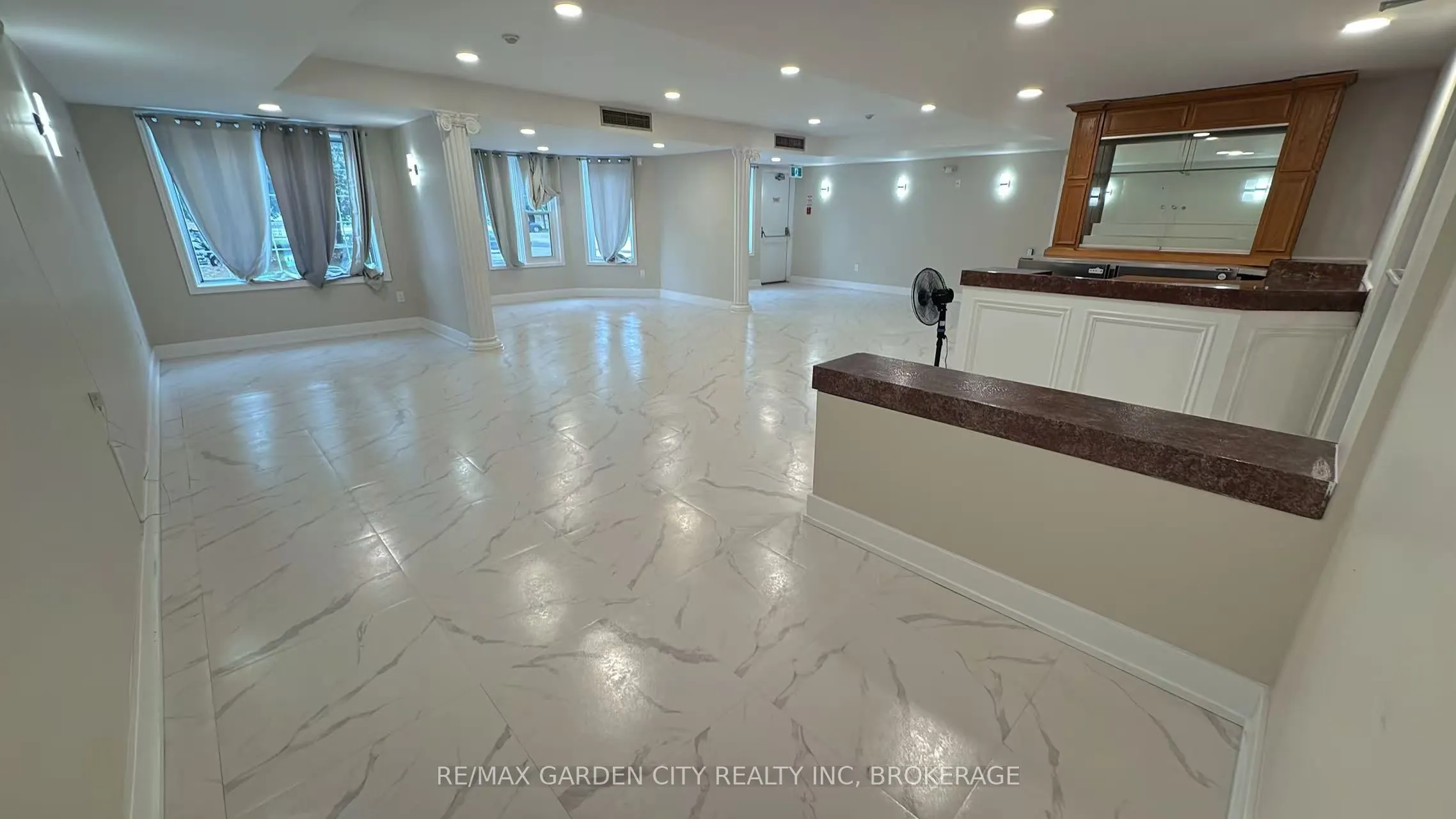 7737 Lundy's Lane, #Commercial Unit