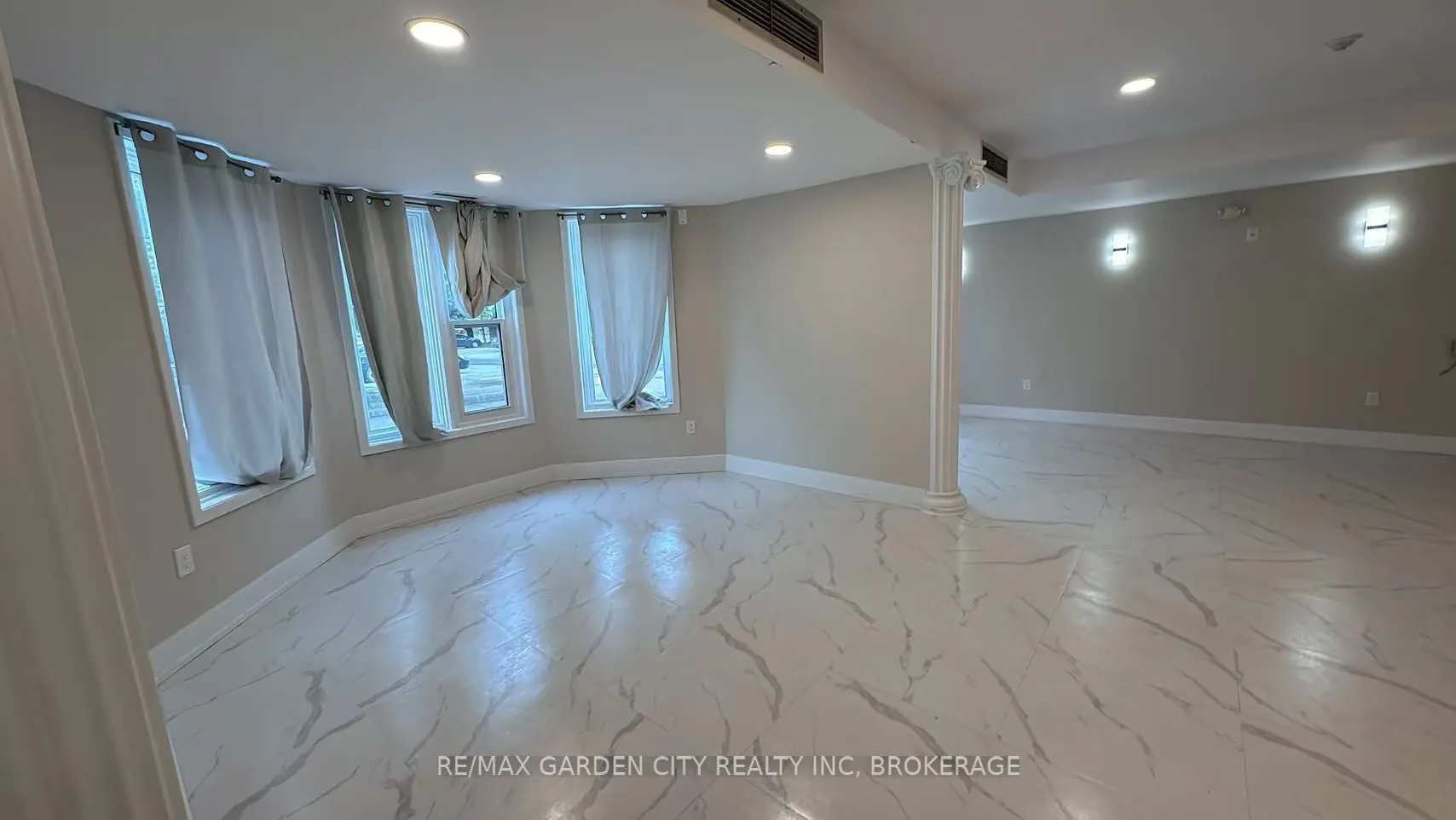 7737 Lundy's Lane, #Commercial Unit