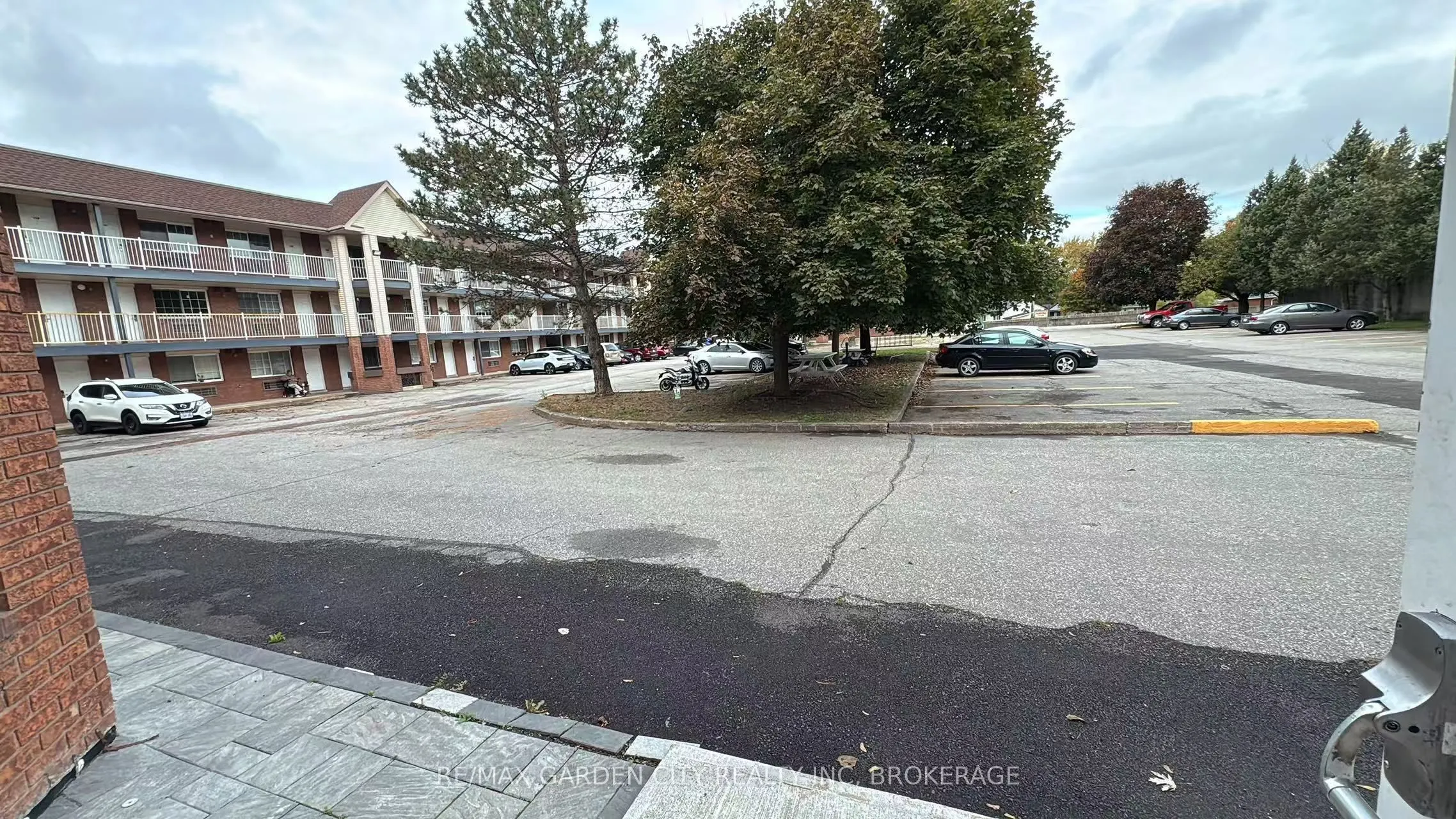 7737 Lundy's Lane, #Commercial Unit