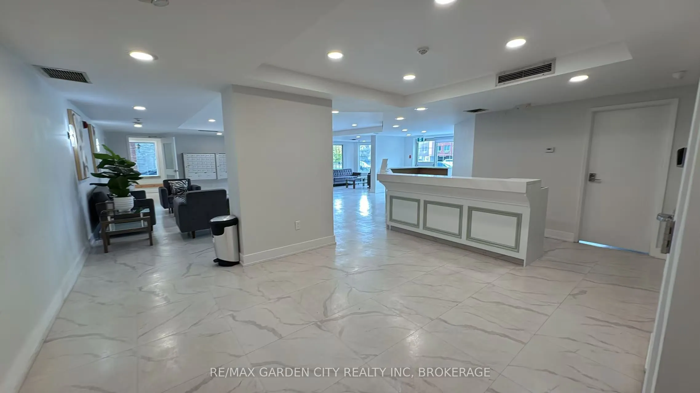 7737 Lundy's Lane, #Commercial Unit