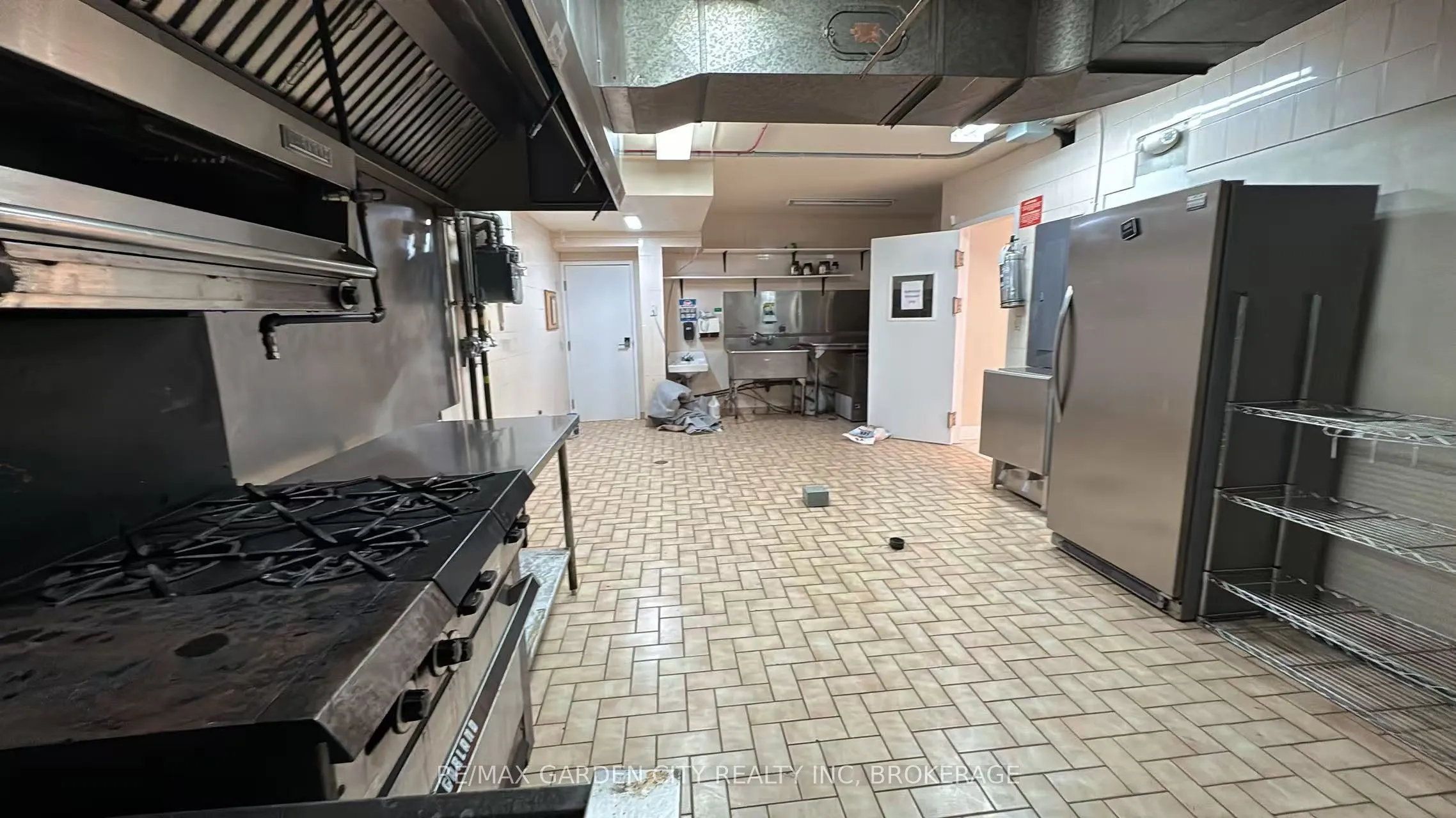 7737 Lundy's Lane, #Commercial Unit