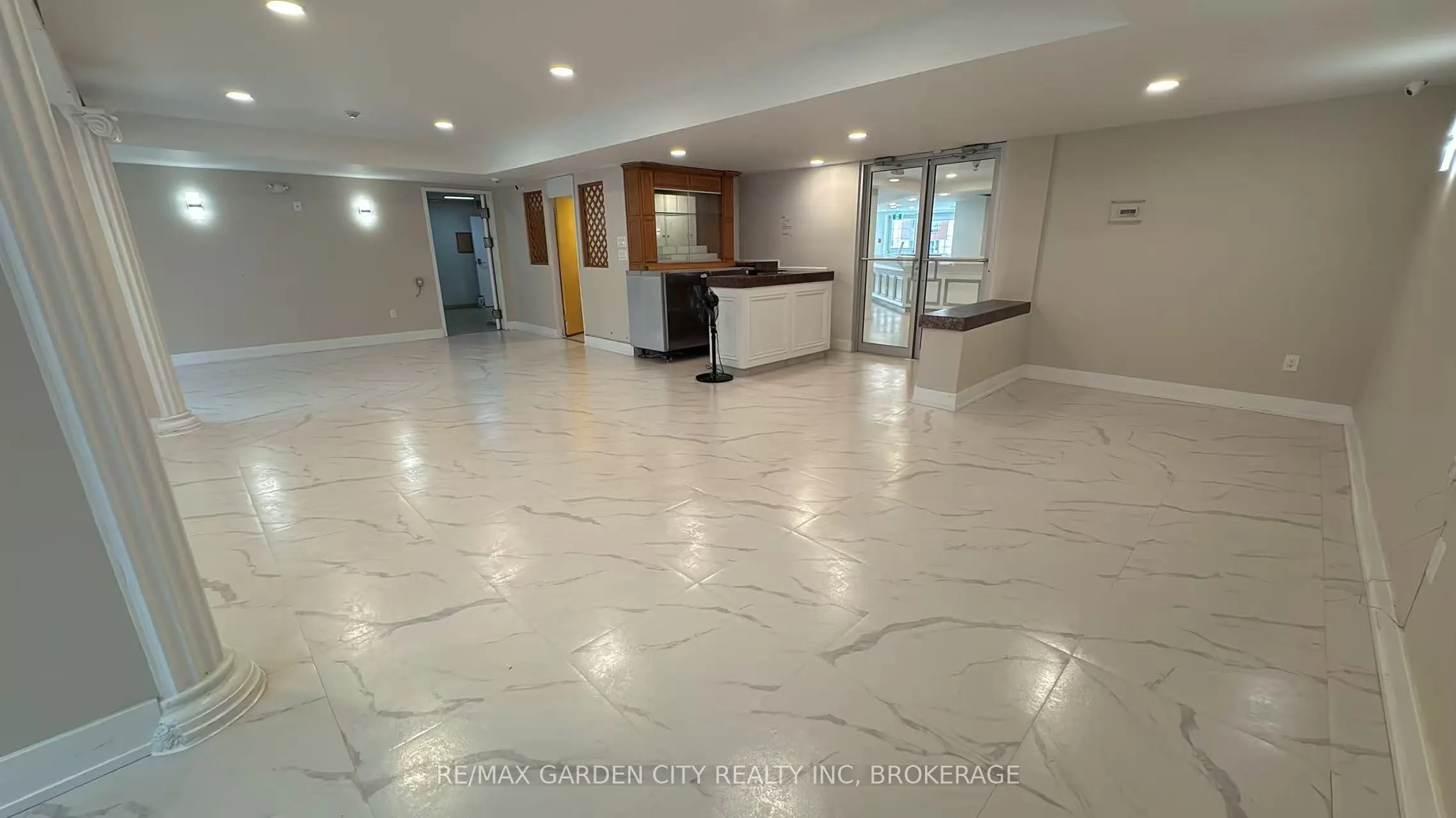 7737 Lundy's Lane, #Commercial Unit