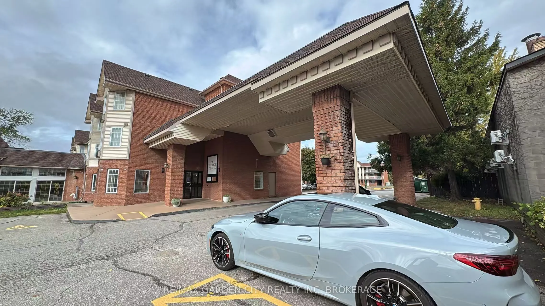 7737 Lundy's Lane, #Commercial Unit