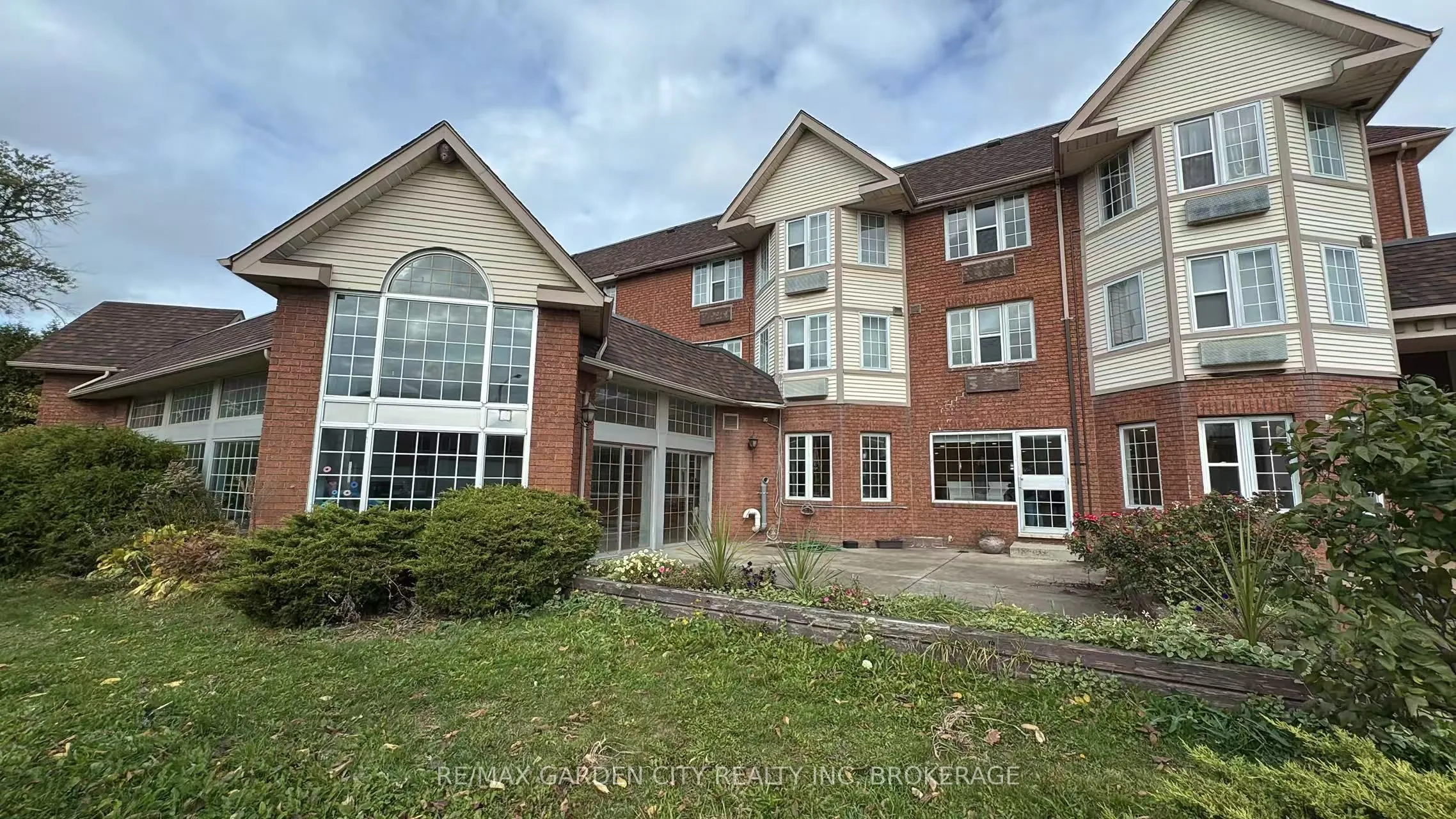 7737 Lundy's Lane, #Commercial Unit