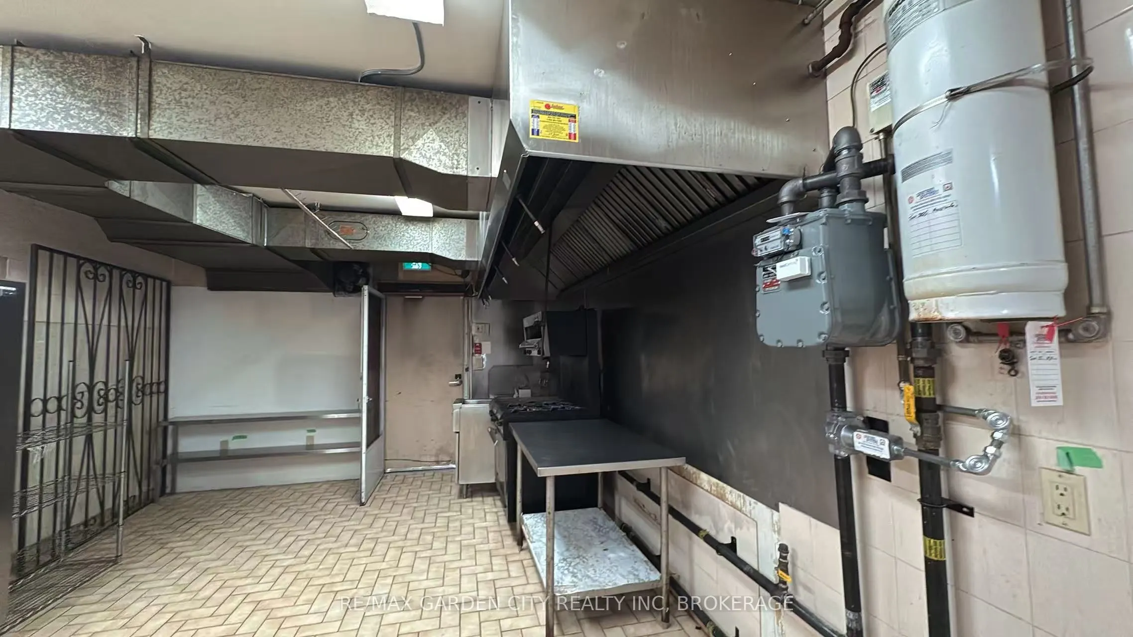 7737 Lundy's Lane, #Commercial Unit