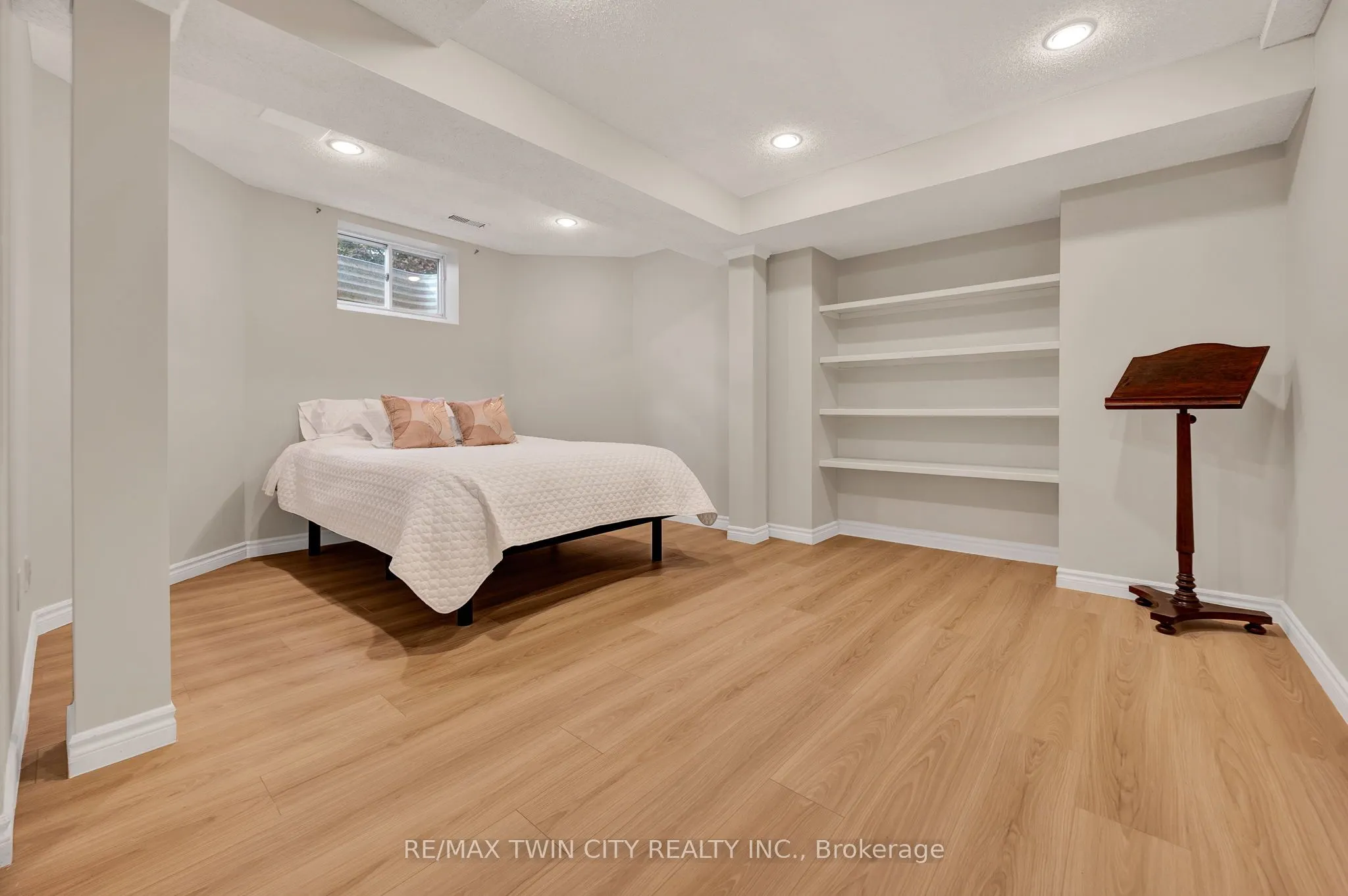 250 Grey Squirrel Place