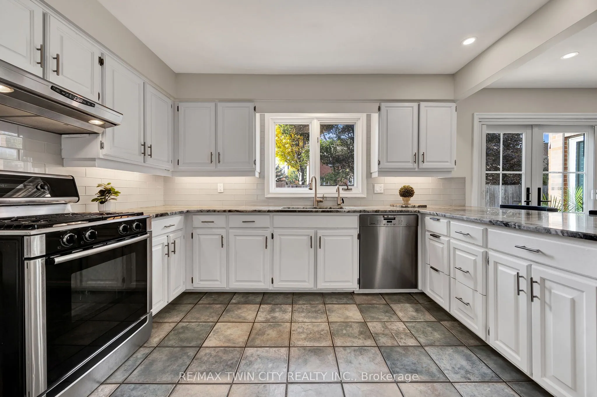 250 Grey Squirrel Place