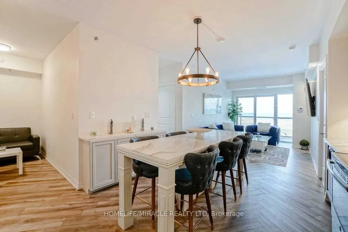 560 North Service Road, #602