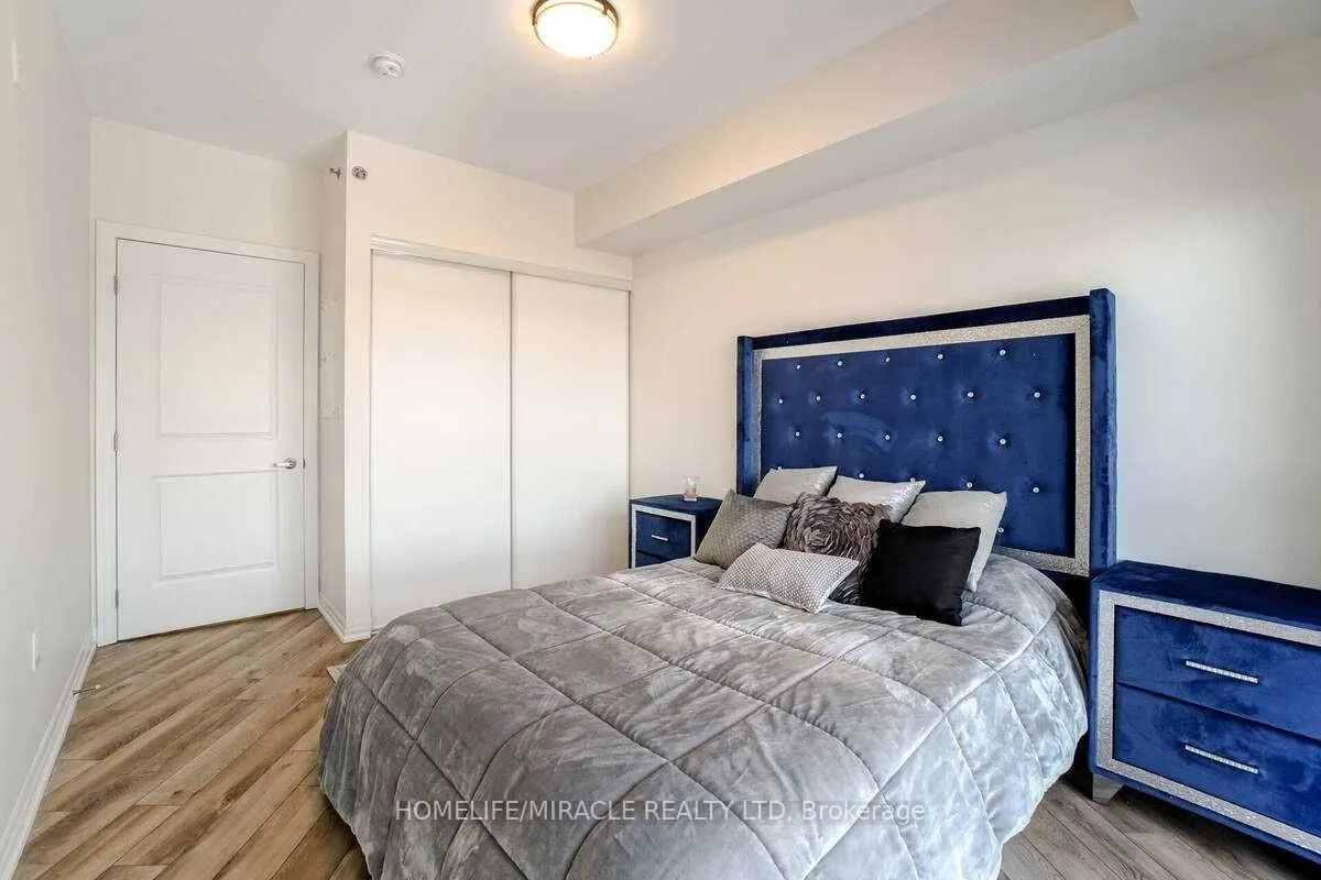 560 North Service Road, #602