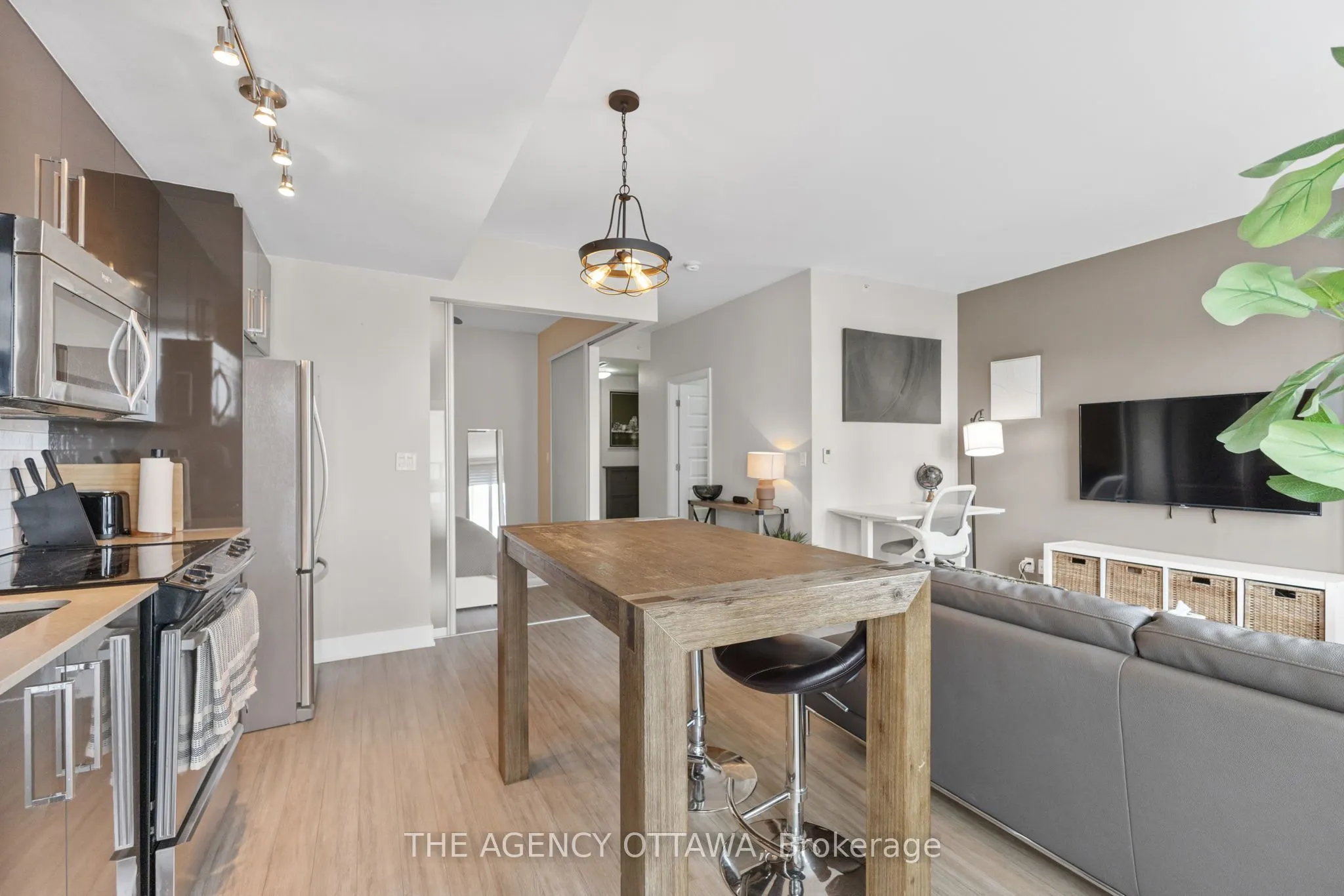 118 HOLMWOOD Avenue, #406