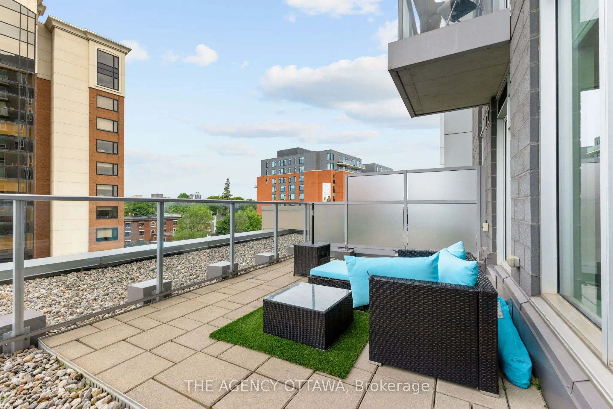 118 HOLMWOOD Avenue, #406