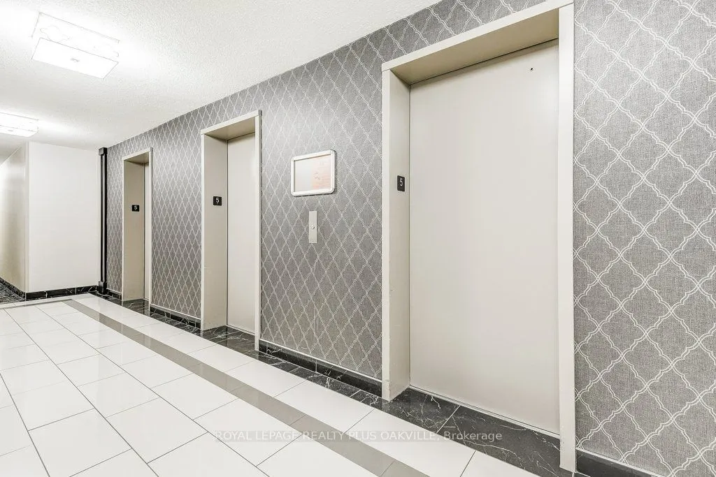 500 Green Road, #515